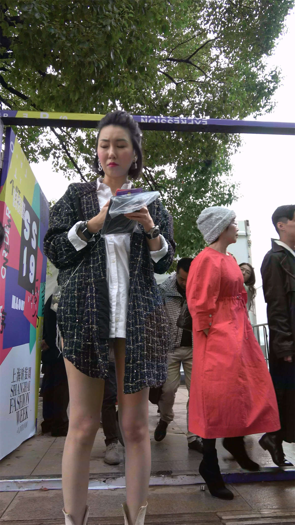 美腿高雅气质美女-日更街拍