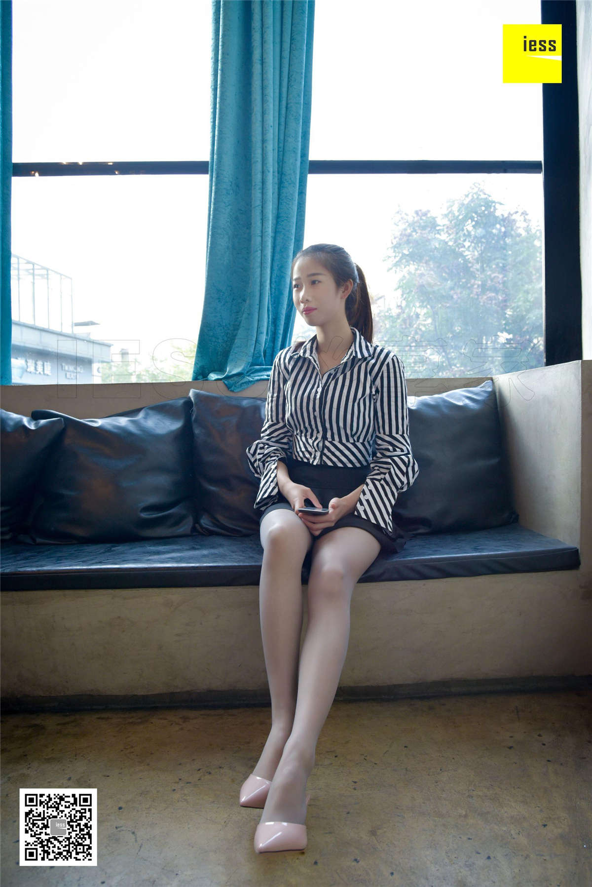 图片[2]-IESS异思趣向 丝享家179期：知性灰丝凉拖来来-日更街拍