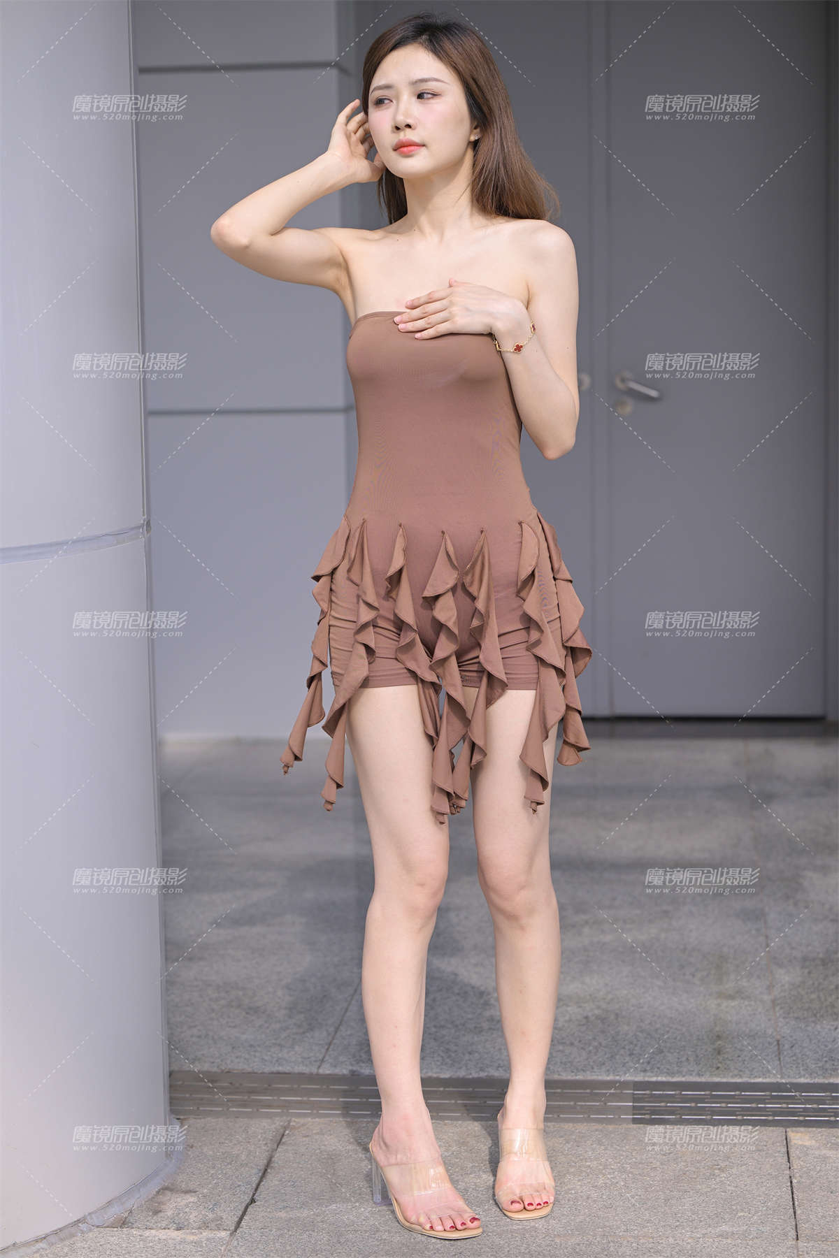 图片[2]-连体热裤小妹-日更街拍