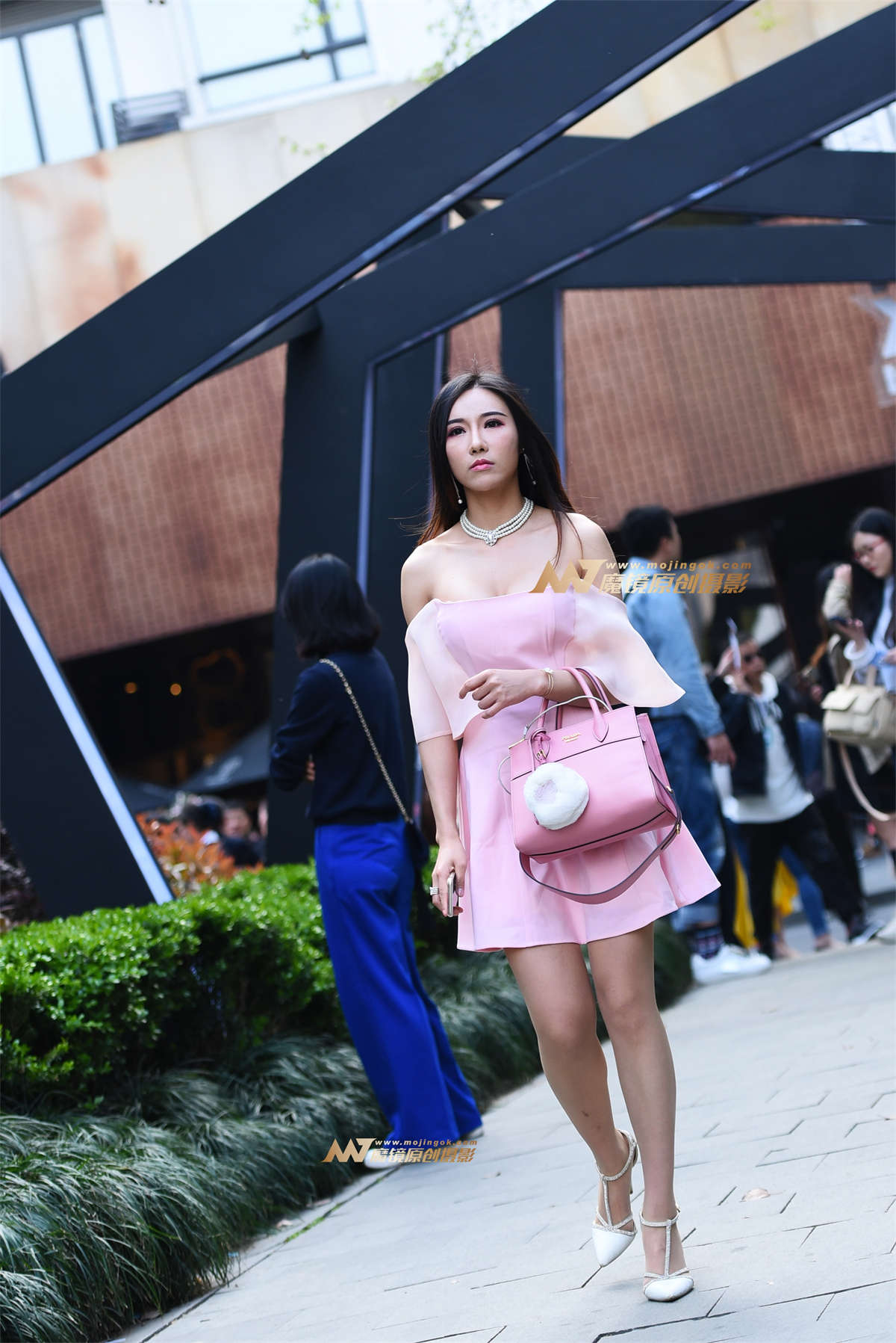 【咔喳赛贴】粉色裙装-日更街拍