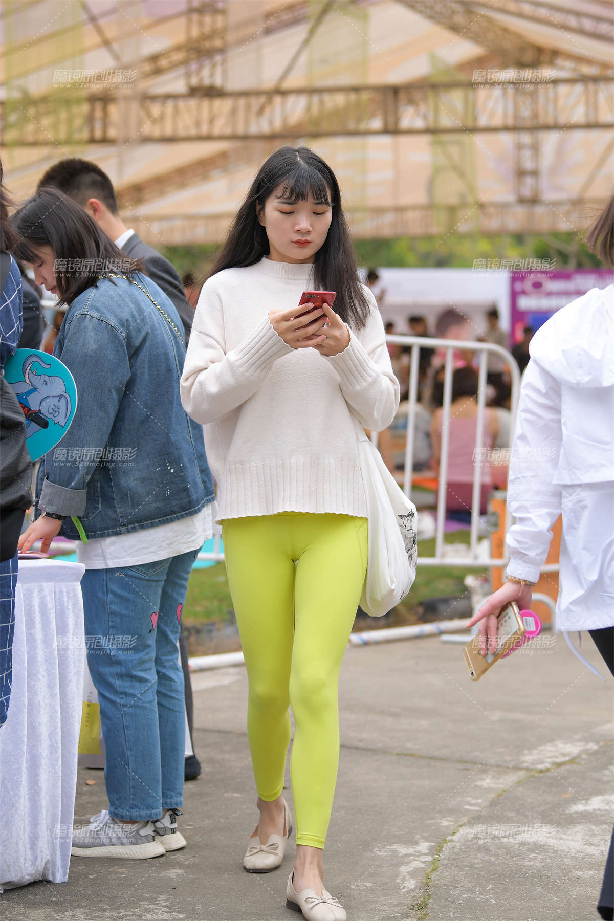 蛾眉淡扫，一瞬之间-日更街拍