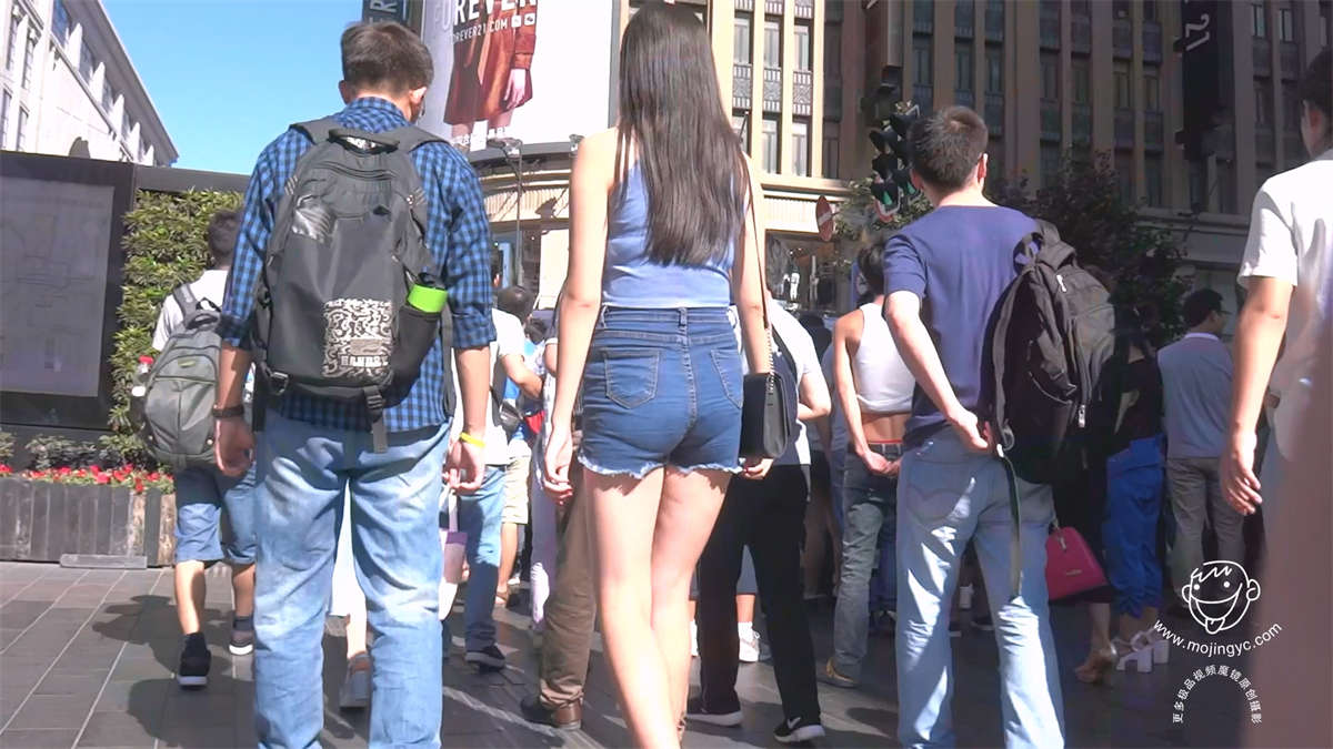 图片[2]-性感的短裤美臀靓妹-日更街拍