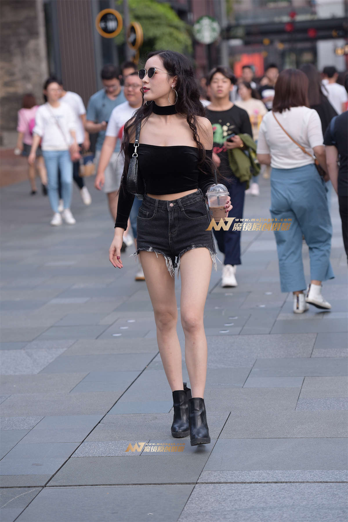 热裤长腿美女-日更街拍