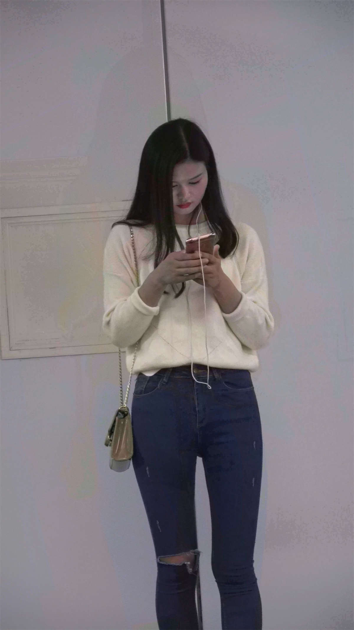 图片[2]-难得一见的紧身蓝牛好身材小姐姐-日更街拍