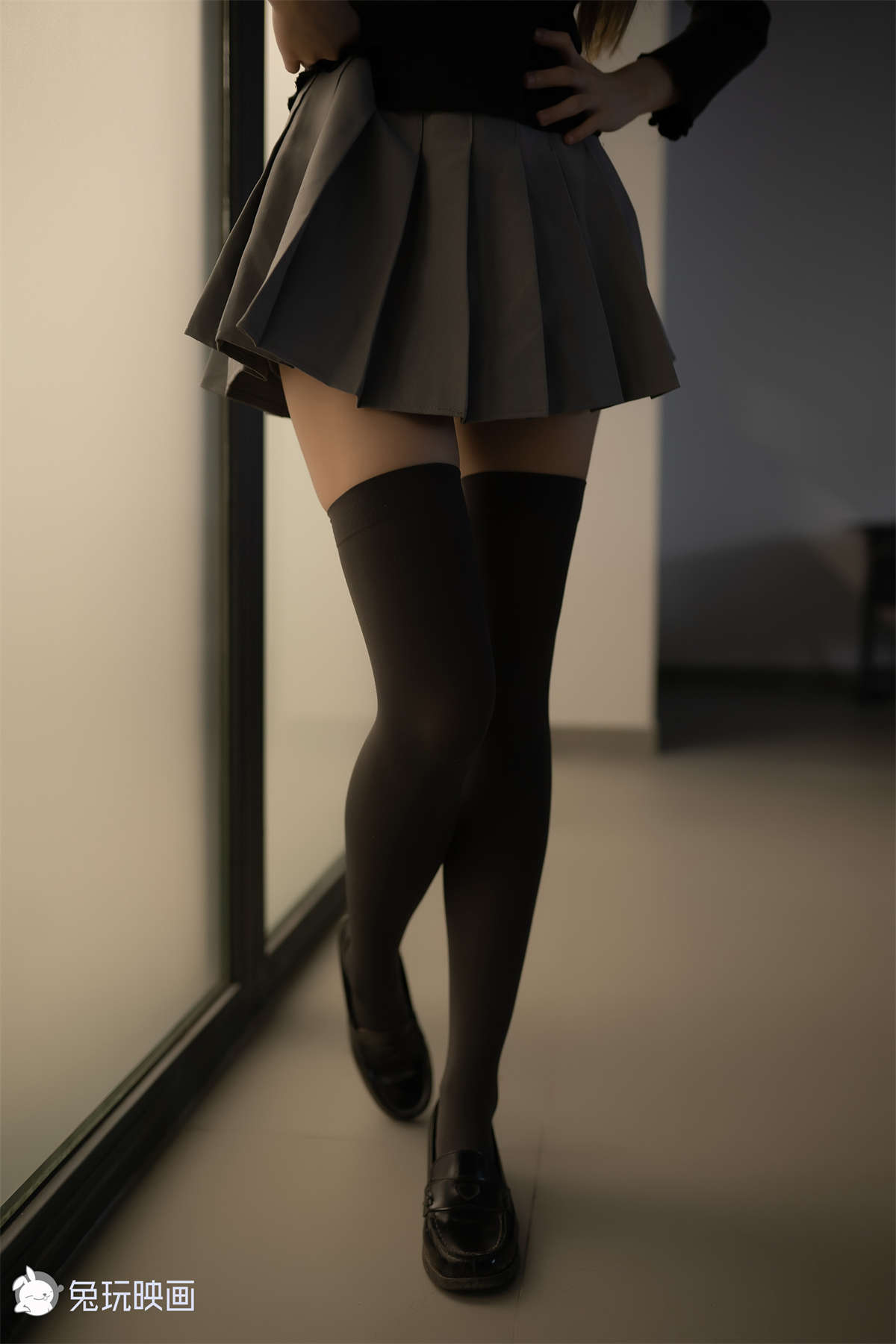 兔玩映画 B89.006 下课后趴桌子插图1