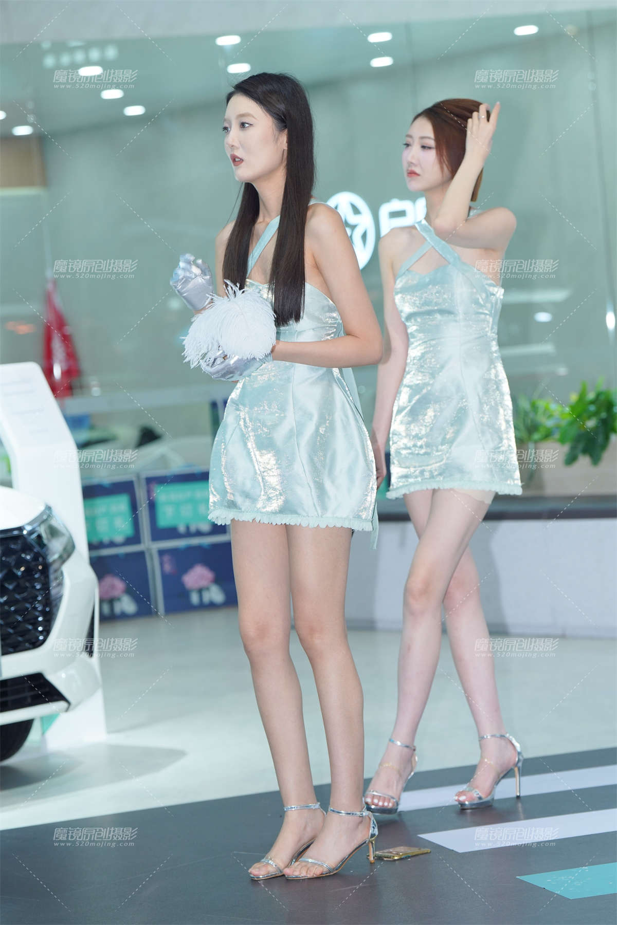 图片[2]-短发气质美腿-日更街拍