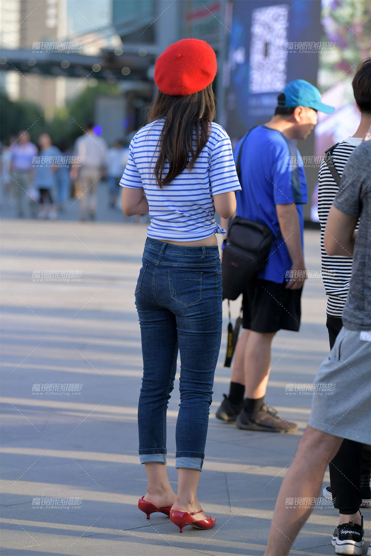 图片[2]-【红石赛帖】漂亮的啤酒妹-日更街拍