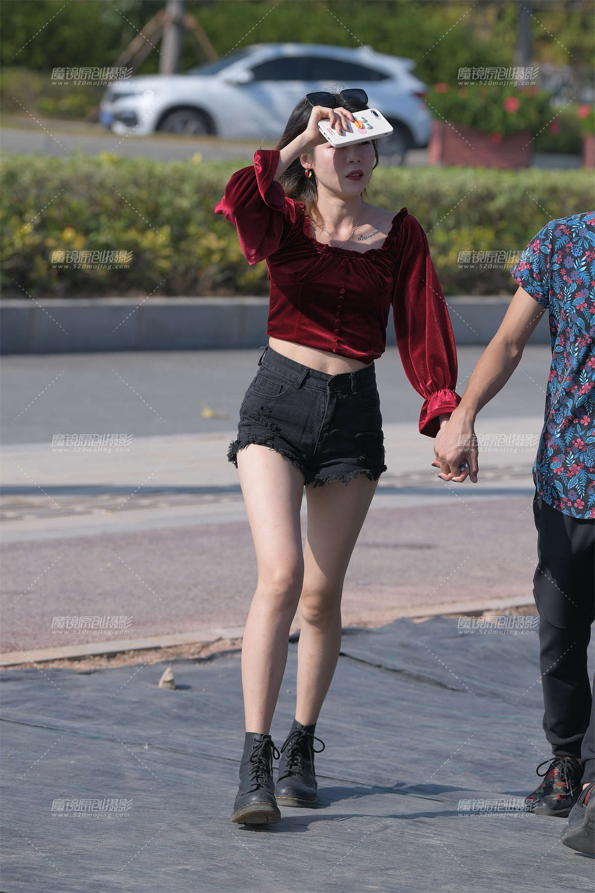 热裤大白腿美女-日更街拍