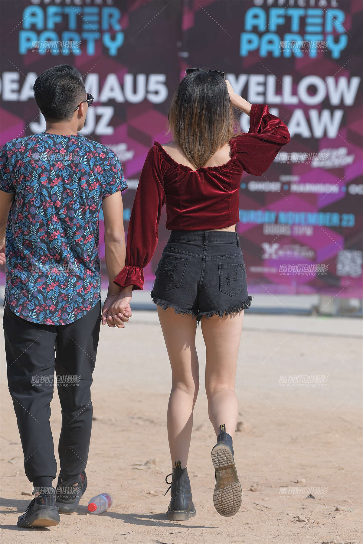 图片[2]-热裤大白腿美女-日更街拍