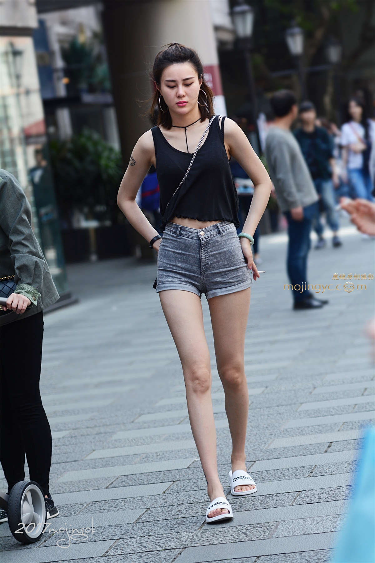 咔喳赛31 一米八的紧牛妹妹-日更街拍