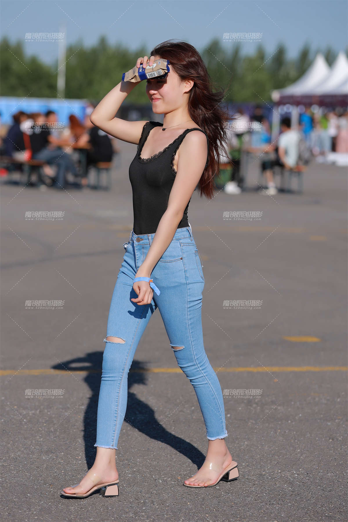 【小默赛帖】第1616篇★搭讪腼腆紧身美女★-日更街拍