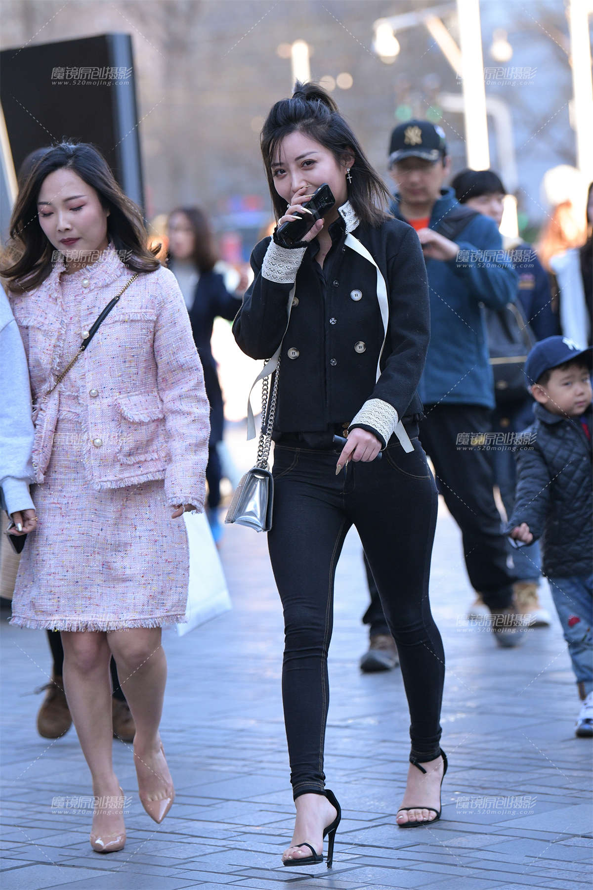 紧牛蜜桃-日更街拍