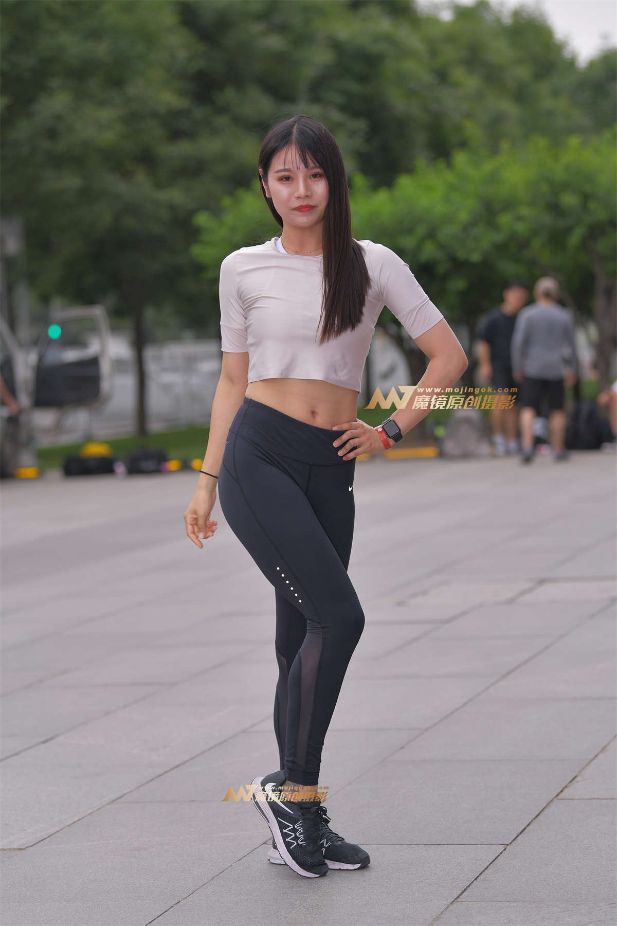 【红石赛帖】颜值高的长腿美女-日更街拍