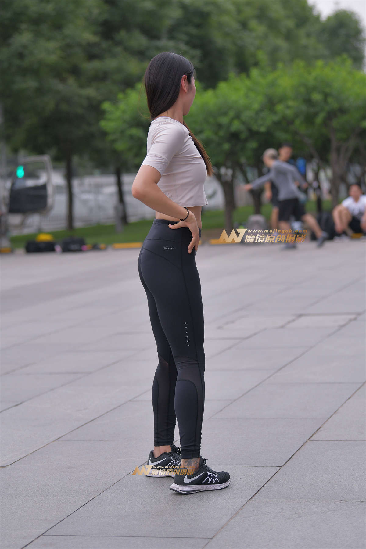 图片[2]-【红石赛帖】颜值高的长腿美女-日更街拍