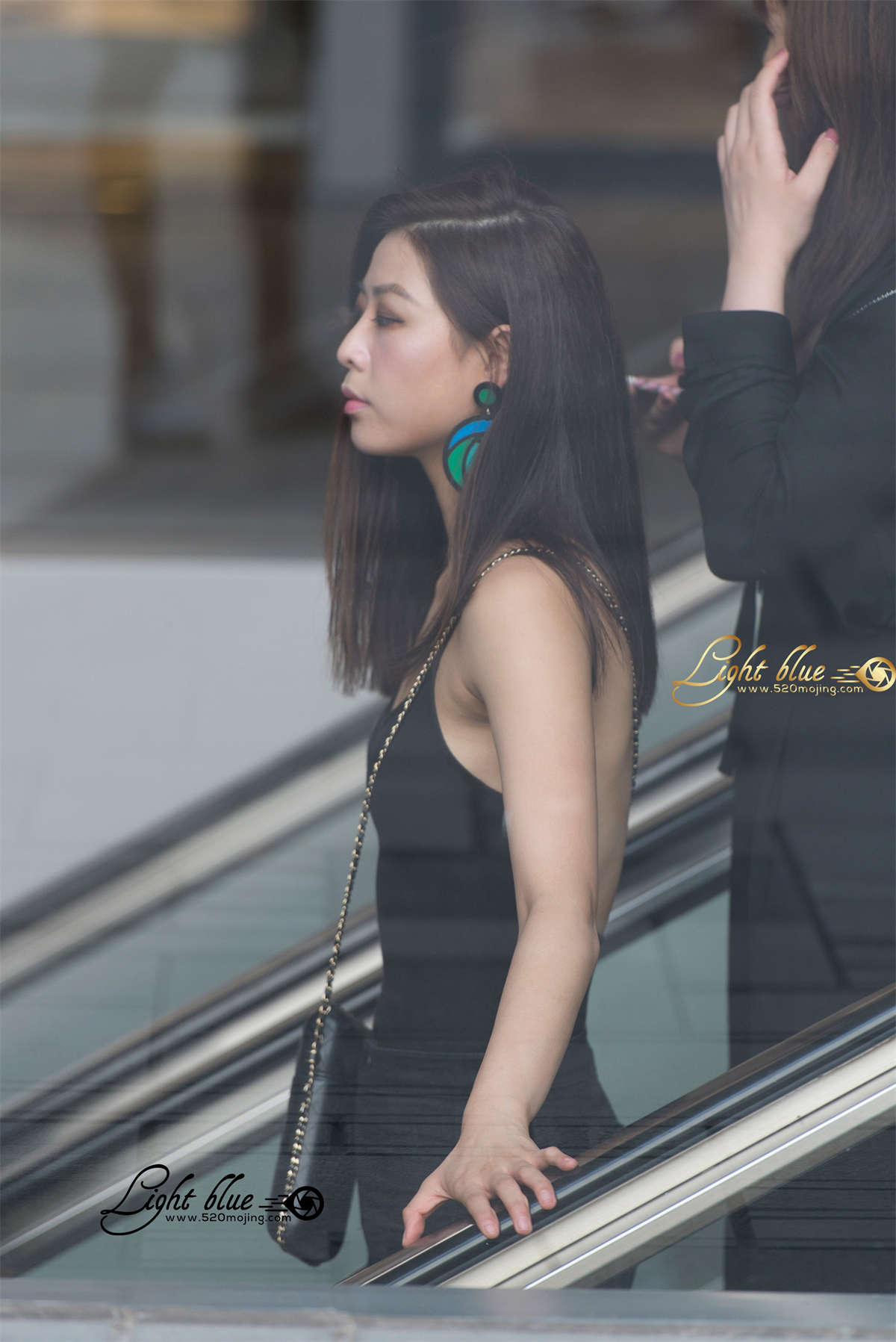 吊带针织大漏背-日更街拍