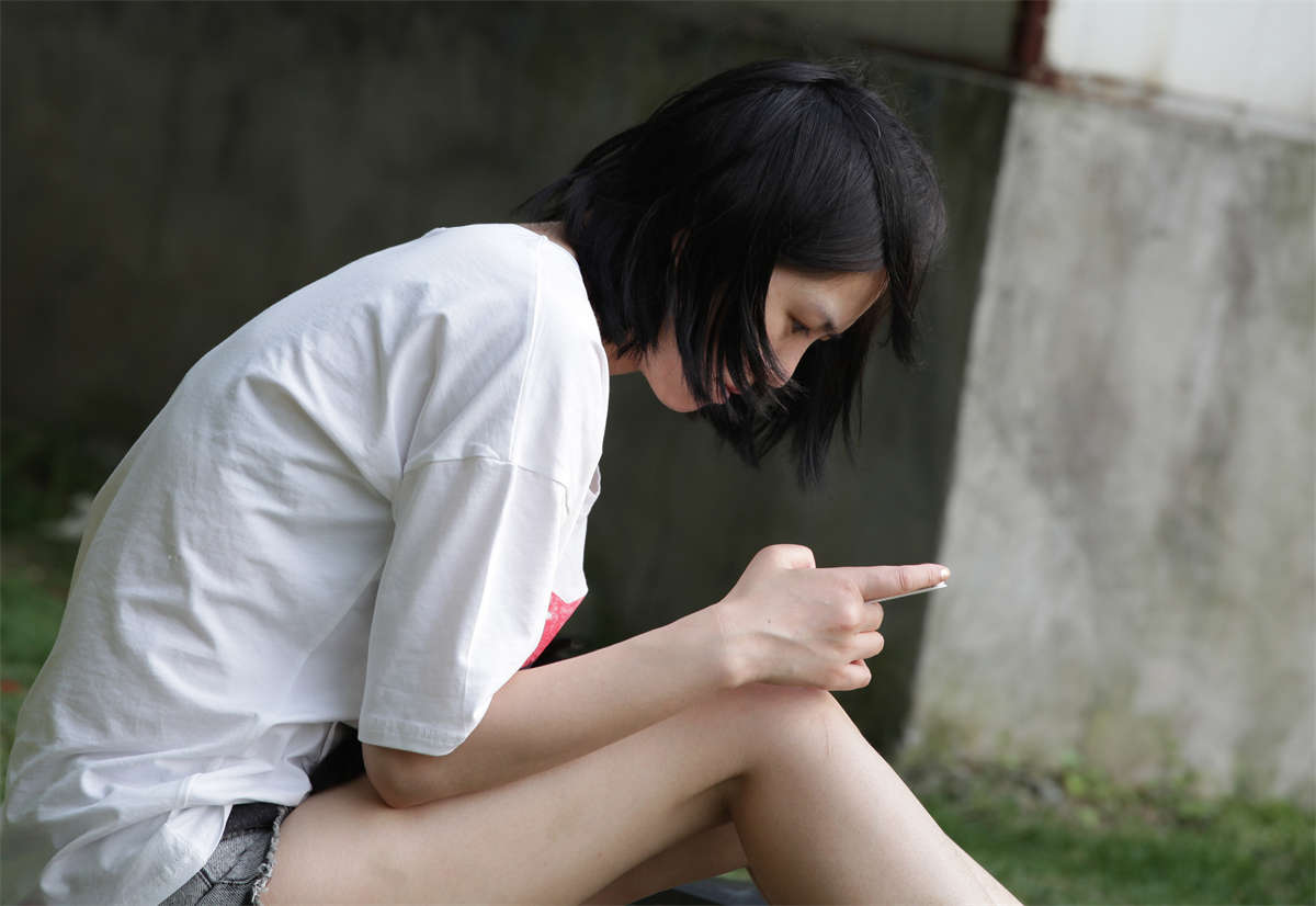踏青公园街拍系列No.364 很远就看出是双好脚，拍了很久-日更街拍