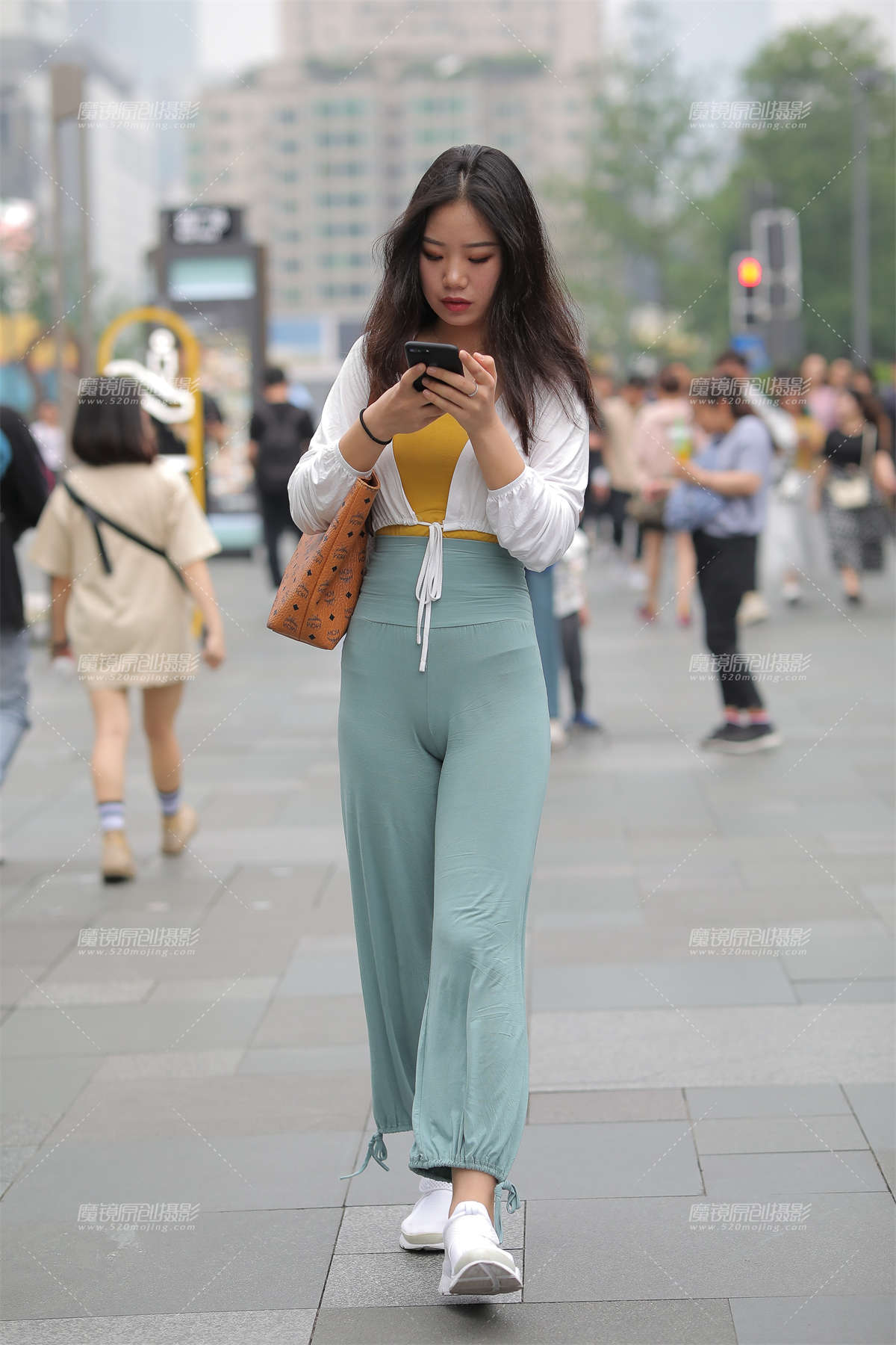 裤子穿的一定很舒服-日更街拍