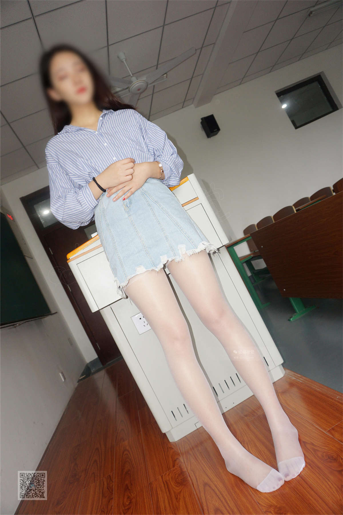 妖精视觉 NO.057 苏苏 白丝袜一步裙（下篇）-日更街拍