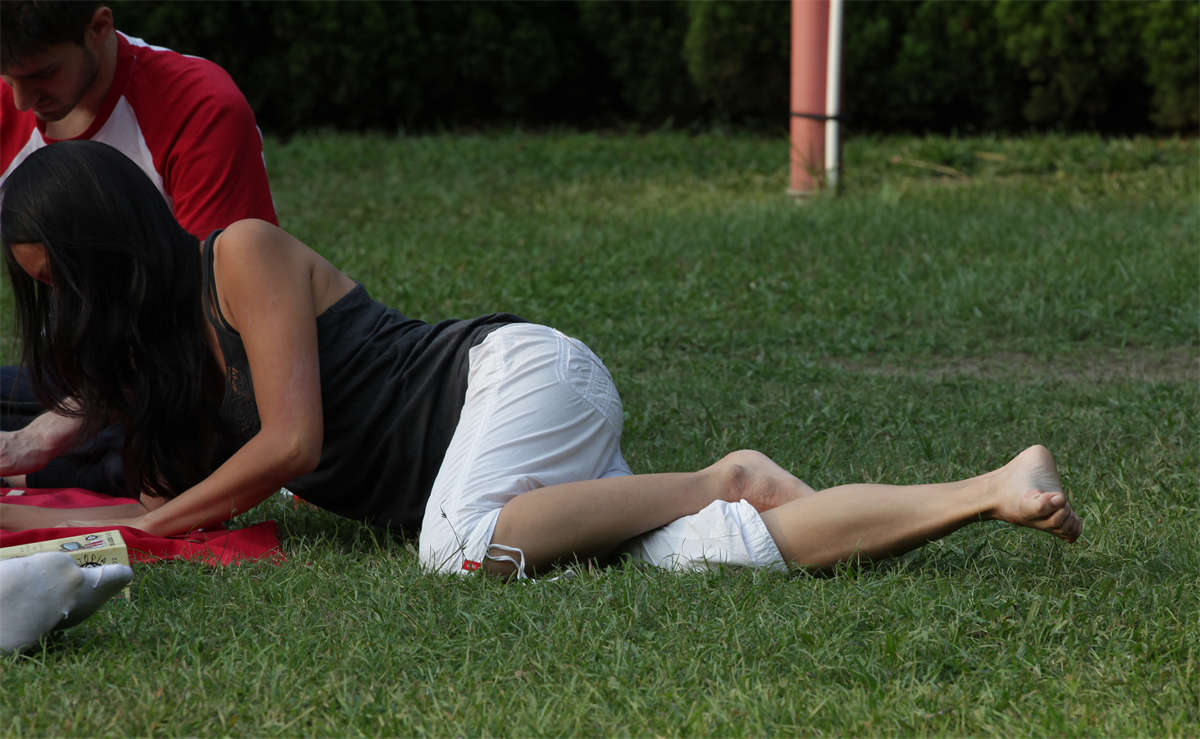 图片[2]-踏青公园街拍系列No.276 小麦色皮肤美女-日更街拍