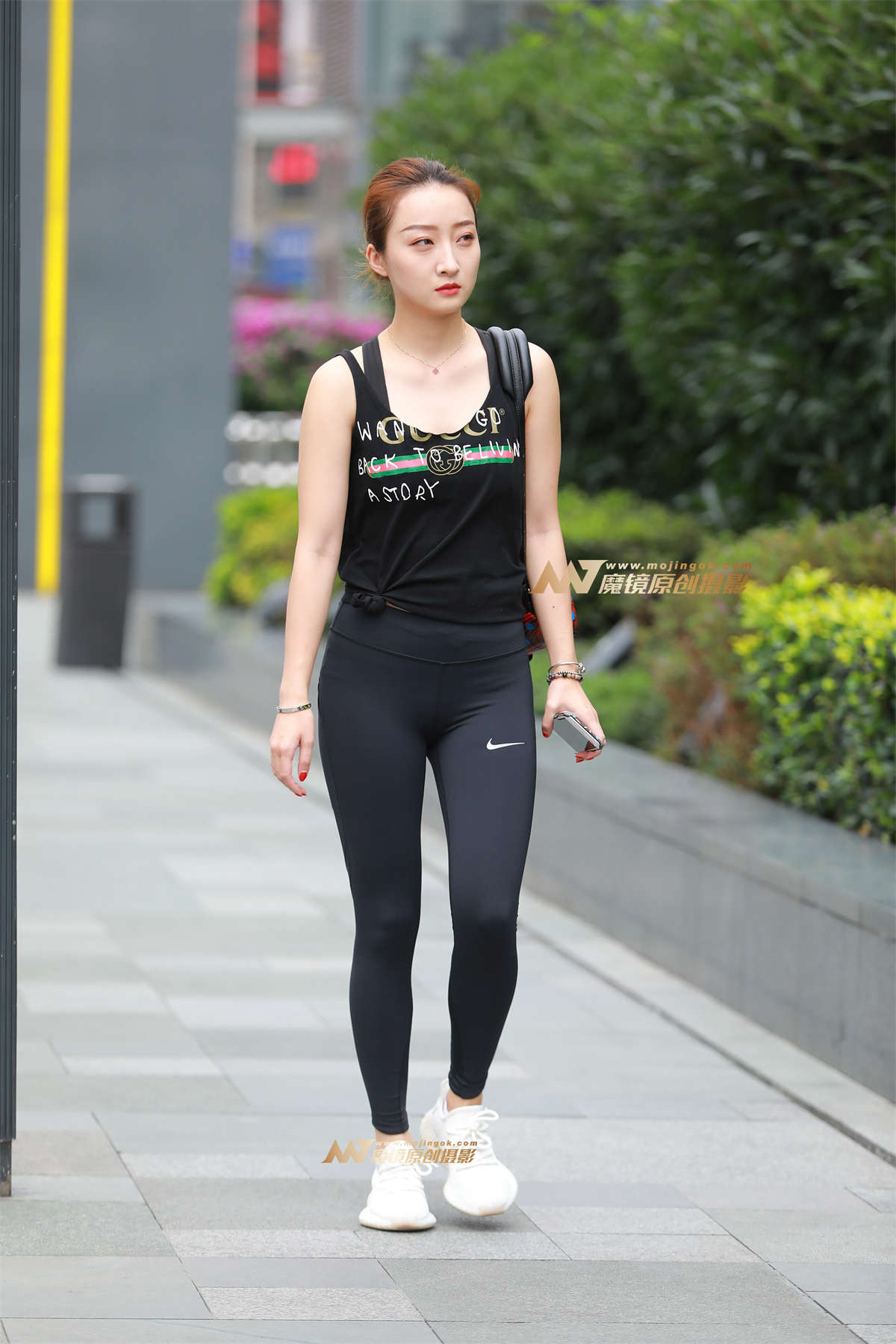 【视觉冲击赛帖】回家路上 巧遇 黑色健美裤美眉-日更街拍