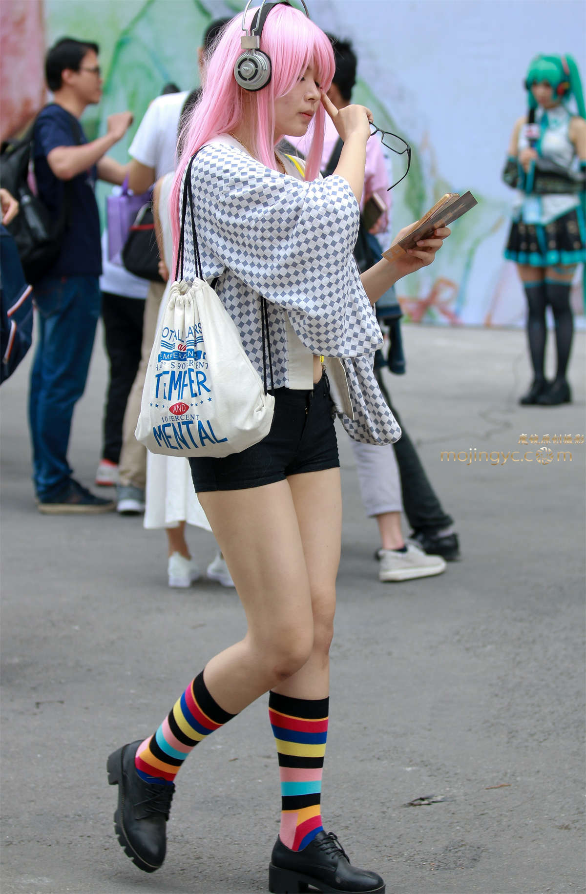 图片[2]-姑娘 臀部的疤痕都露出来啦-日更街拍