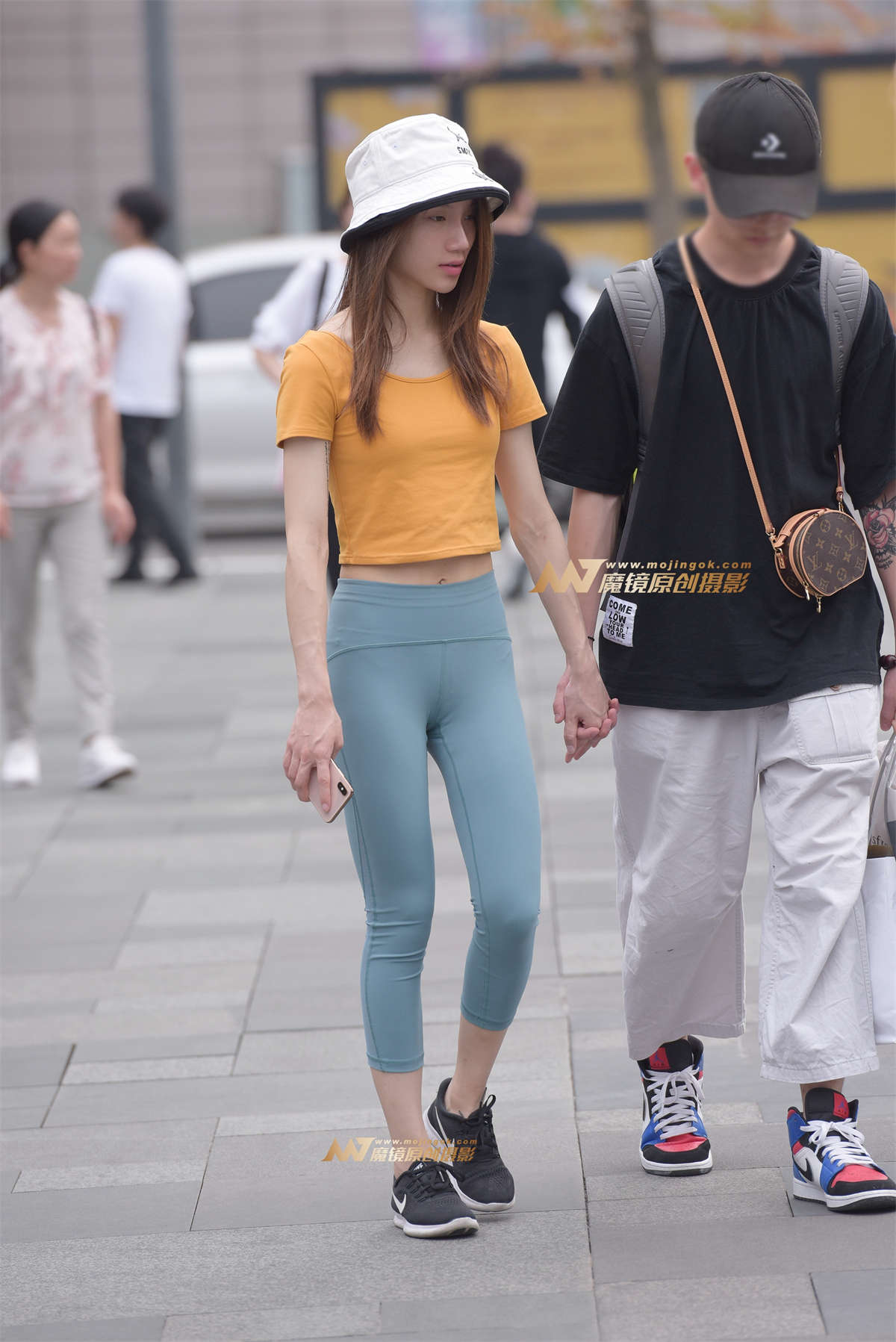 瑜伽裤美女-日更街拍