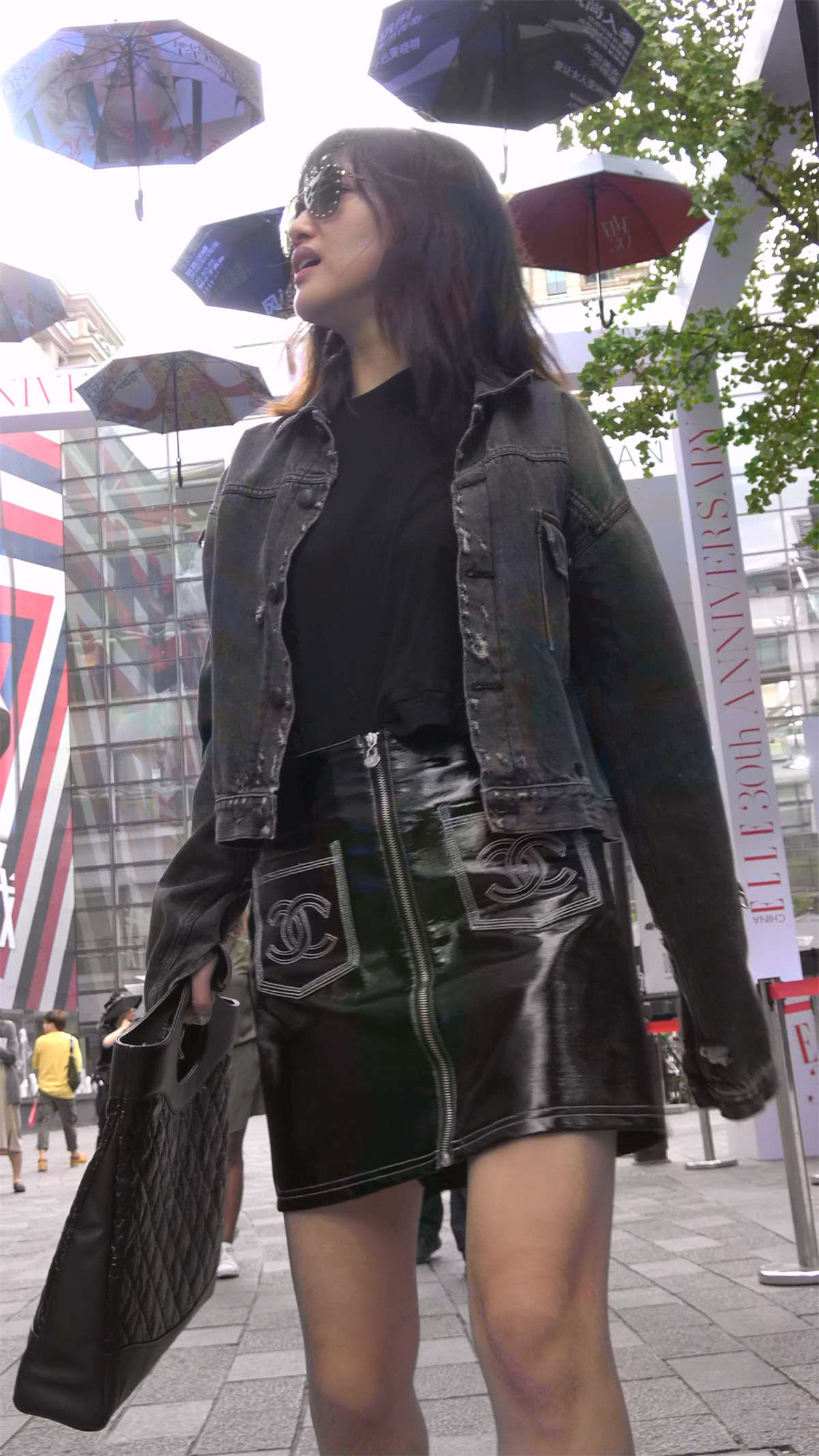 图片[2]-红靴子短裙美腿气质墨镜美女-日更街拍