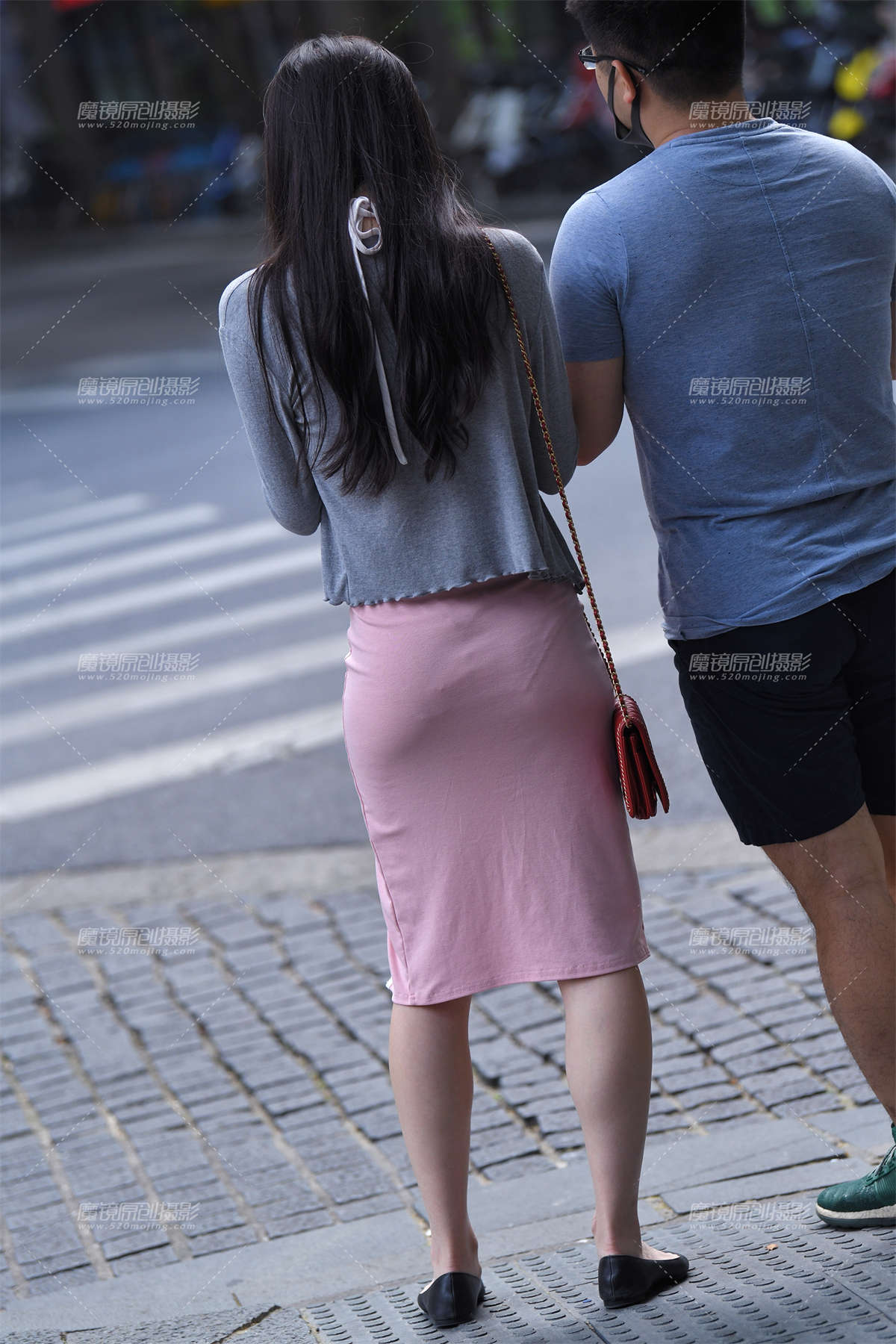 图片[2]-【咔喳赛帖】她被拍的有点不好意思-日更街拍