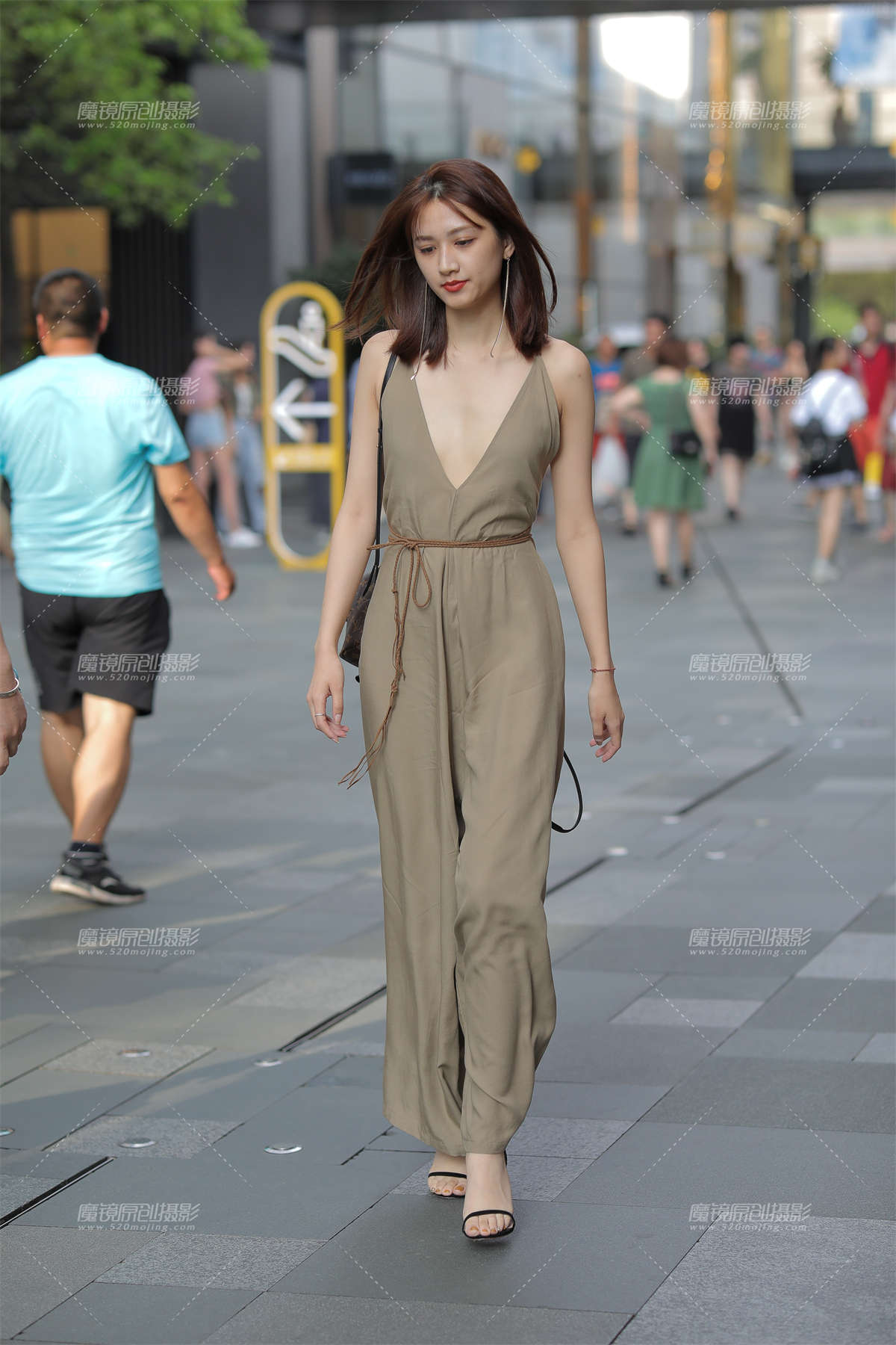 【凯恩赛贴】高挑气质美女-日更街拍