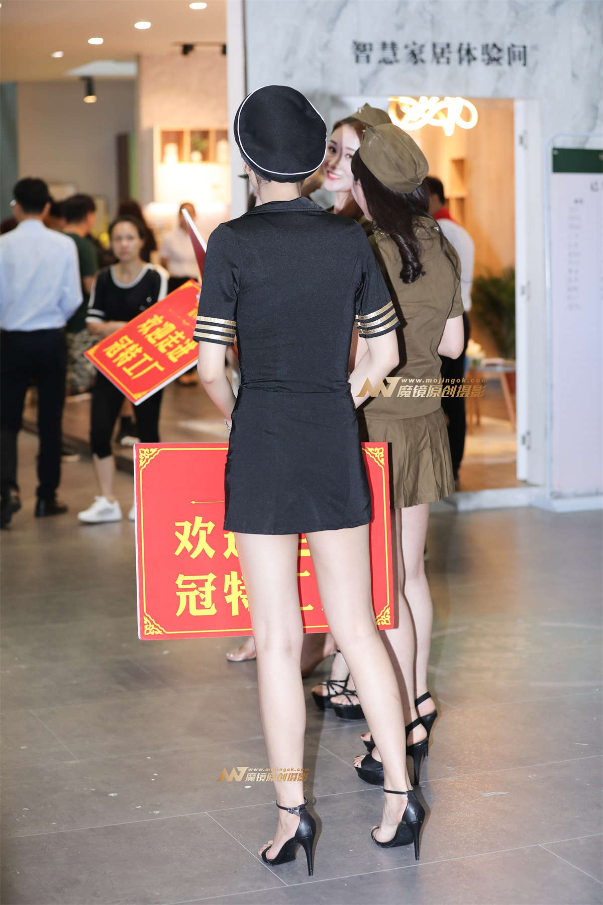 图片[2]-【辉辉赛贴】大长腿一字高跟凉鞋机长制服小姐姐-日更街拍