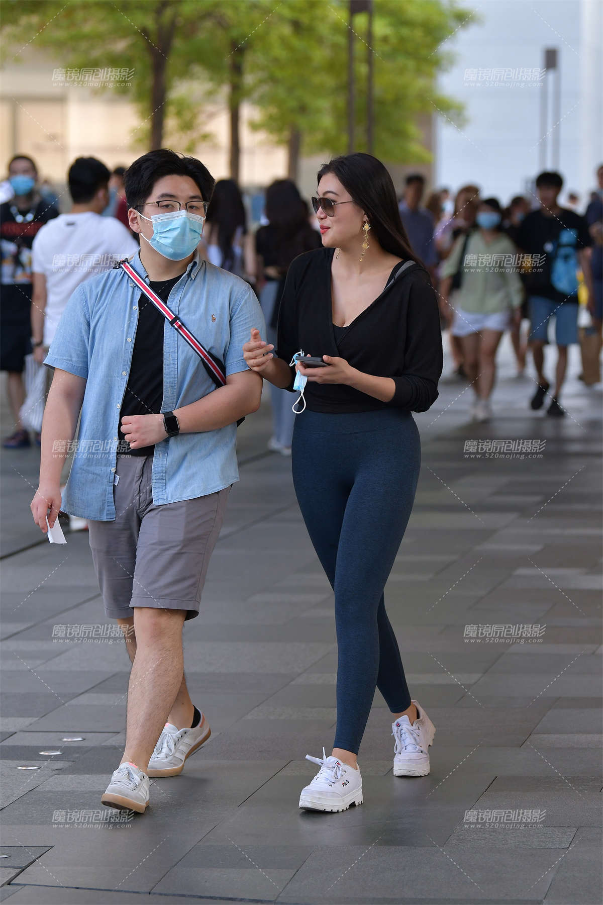 深V性感紧身裤美女-日更街拍