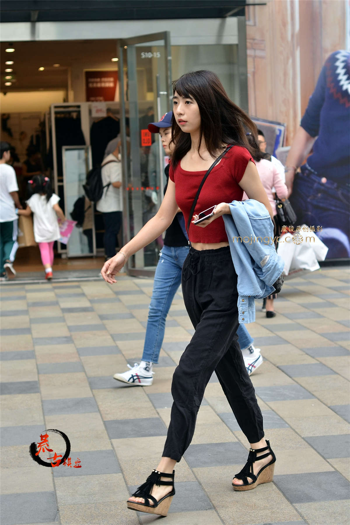 10-25 红色胸衣-日更街拍