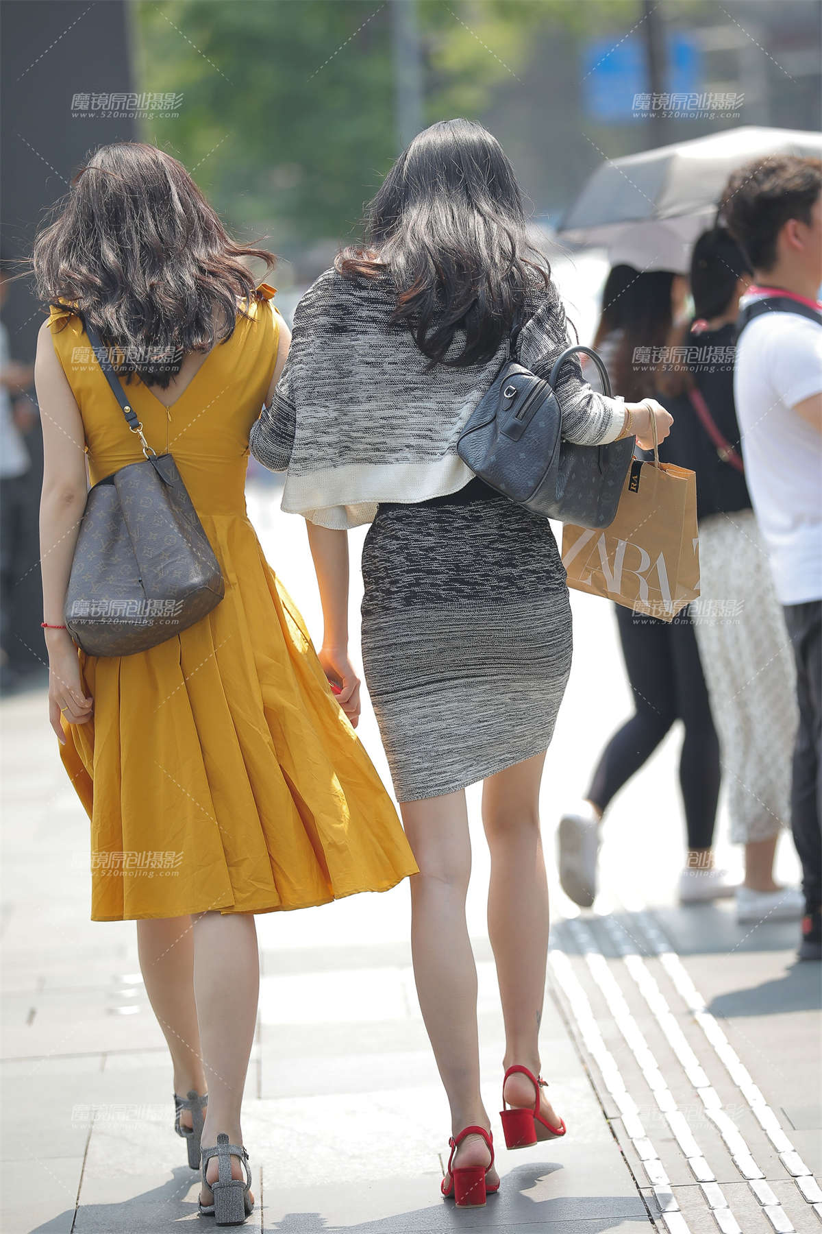 图片[2]-【凯恩赛贴】闺蜜逛街购物两不误-日更街拍