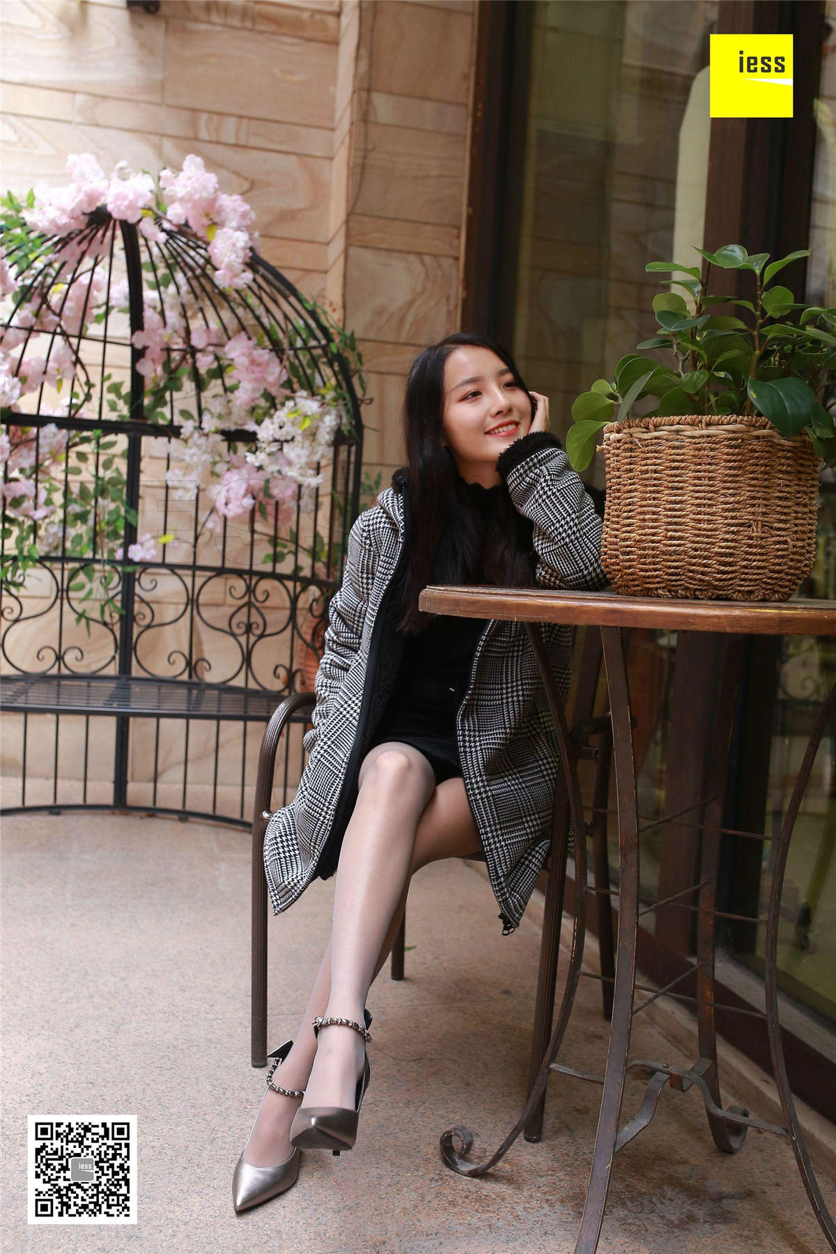 图片[2]-IESS异思趣向 丝享家182期：婉萍街拍灰丝婉萍-日更街拍