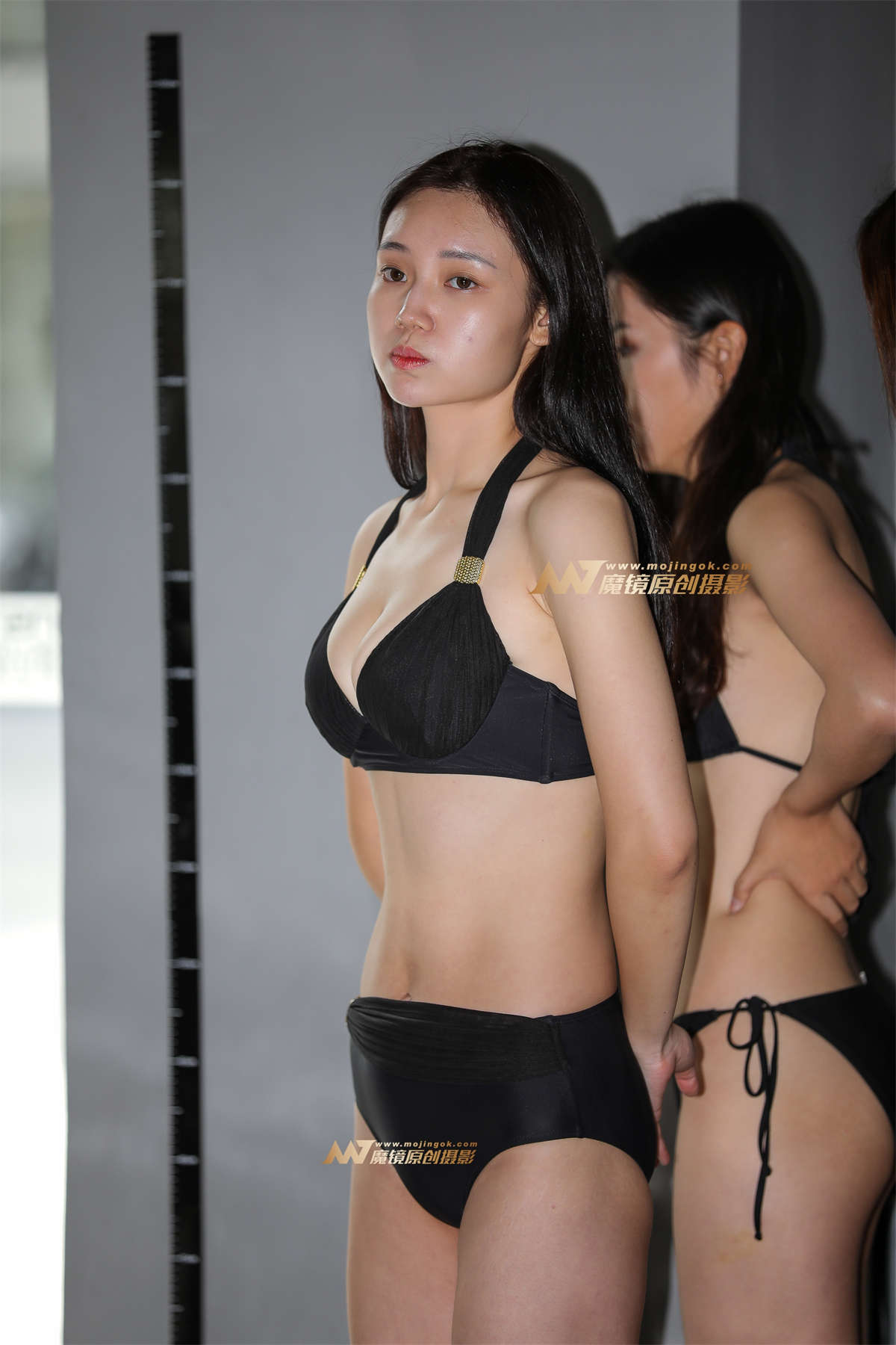 体检-身材高挑一脸清纯萌样的可爱姑娘-日更街拍