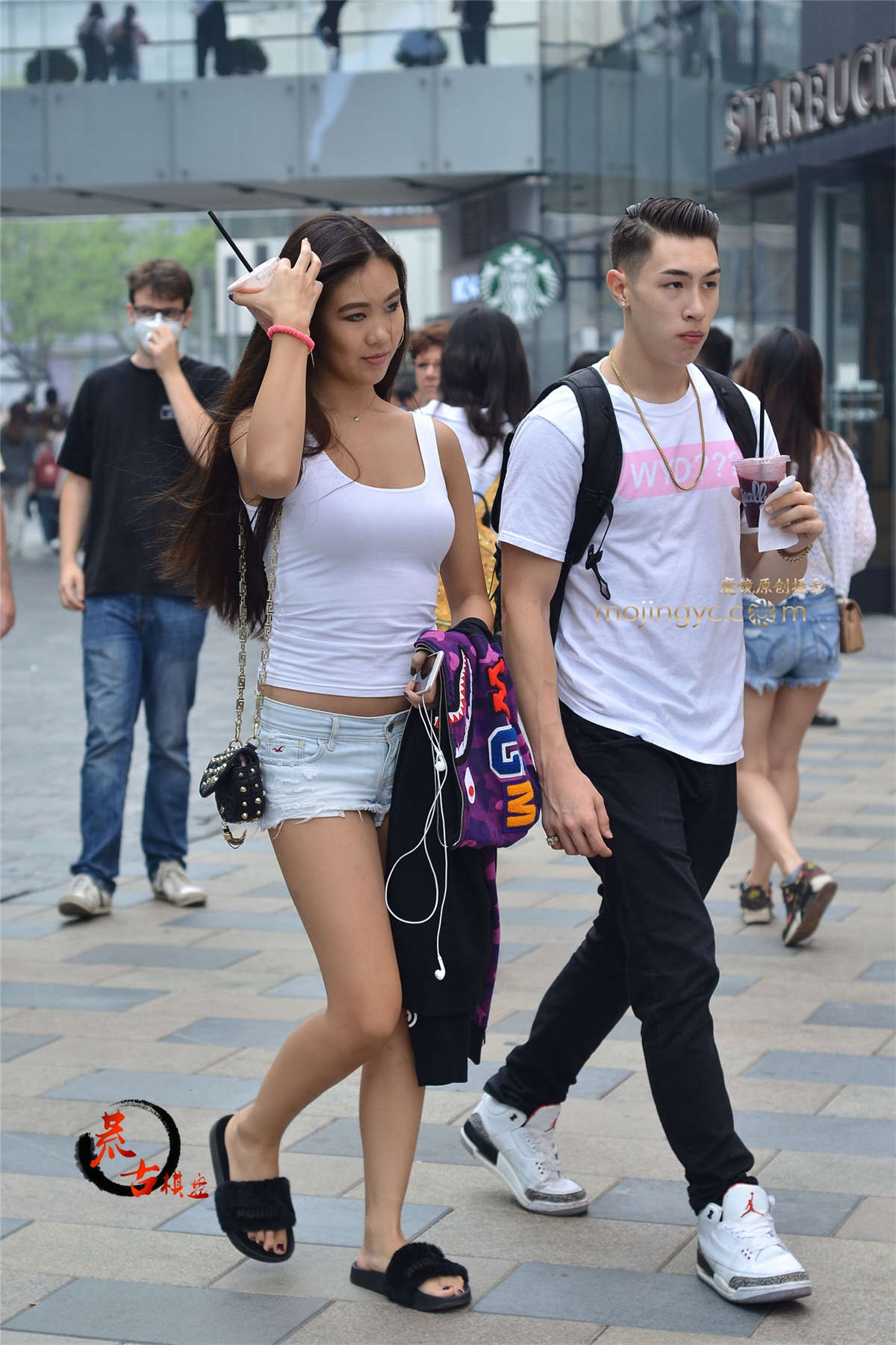 10-25 胸衣热裤-日更街拍