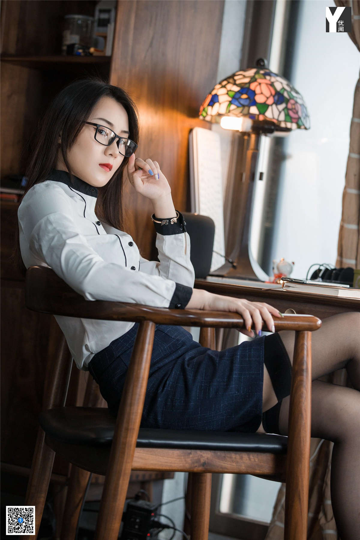 IESS异思趣向 丝享家727期：小衫 老师的吊带袜-日更街拍