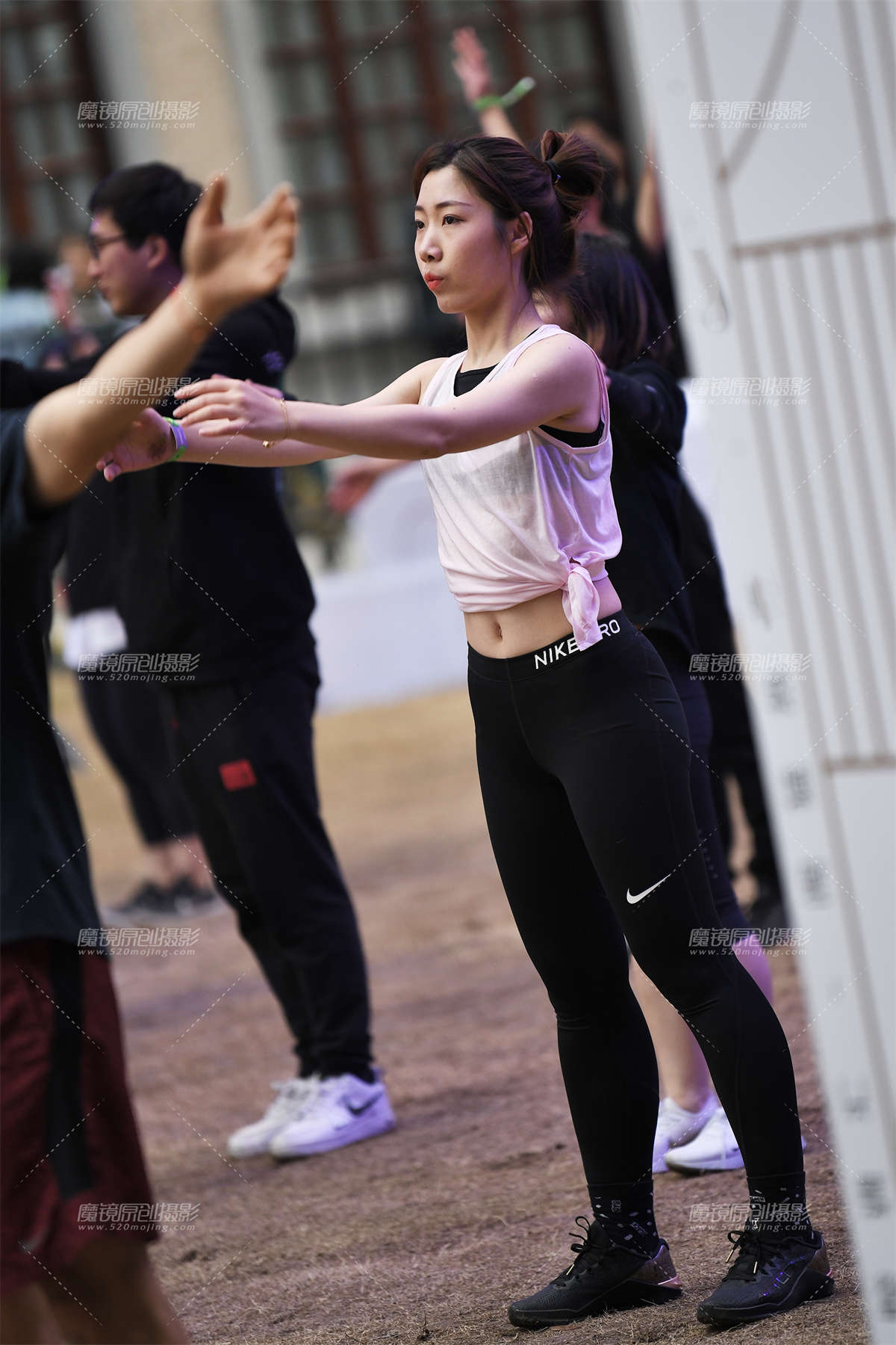 【咔喳赛帖】她提早进场了-日更街拍