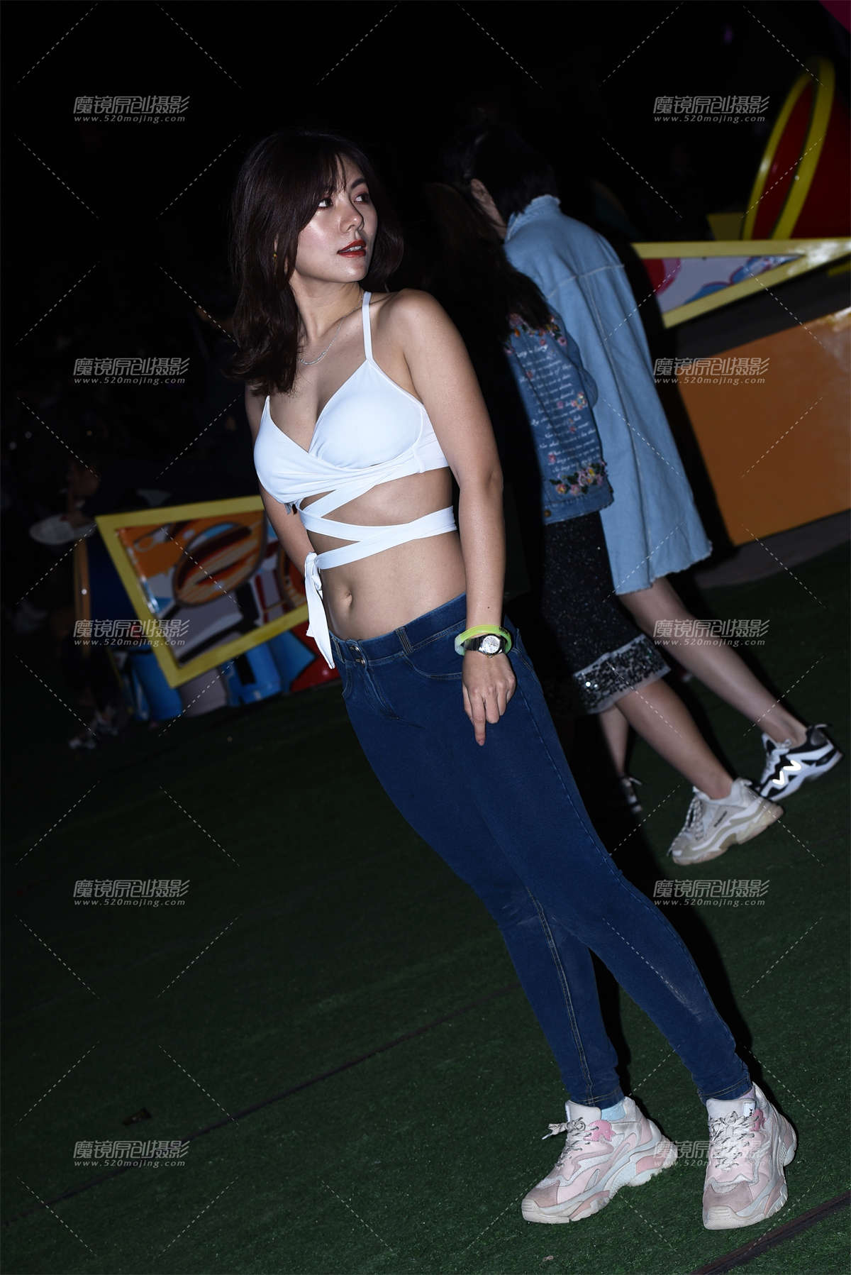 爱被拍的牛妹__-日更街拍