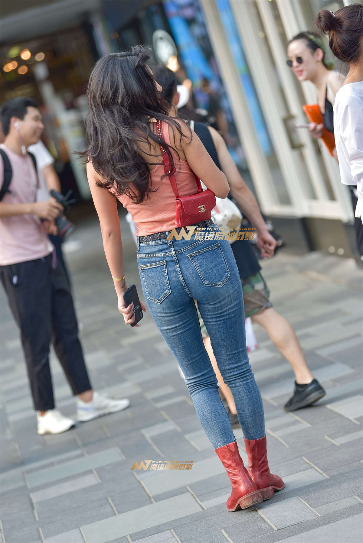 图片[2]-性感混血紧牛美女-日更街拍