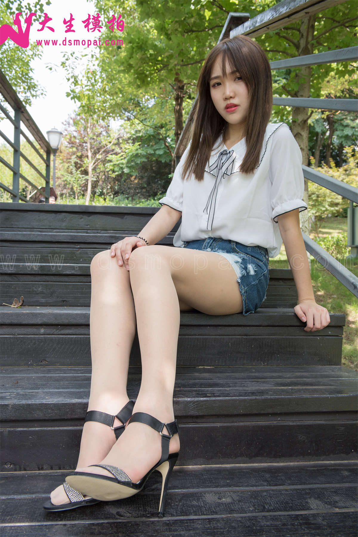 图片[2]-大生模拍 NO.137 婉菱 公园里的短裙肉丝-日更街拍