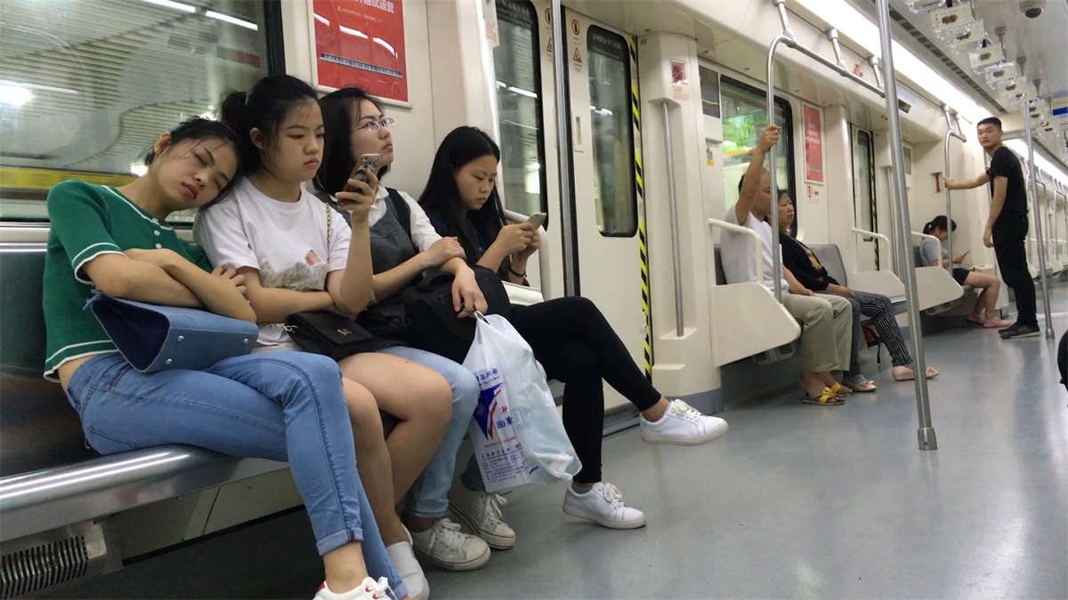 图片[2]-地铁拍摄四个妹子-日更街拍