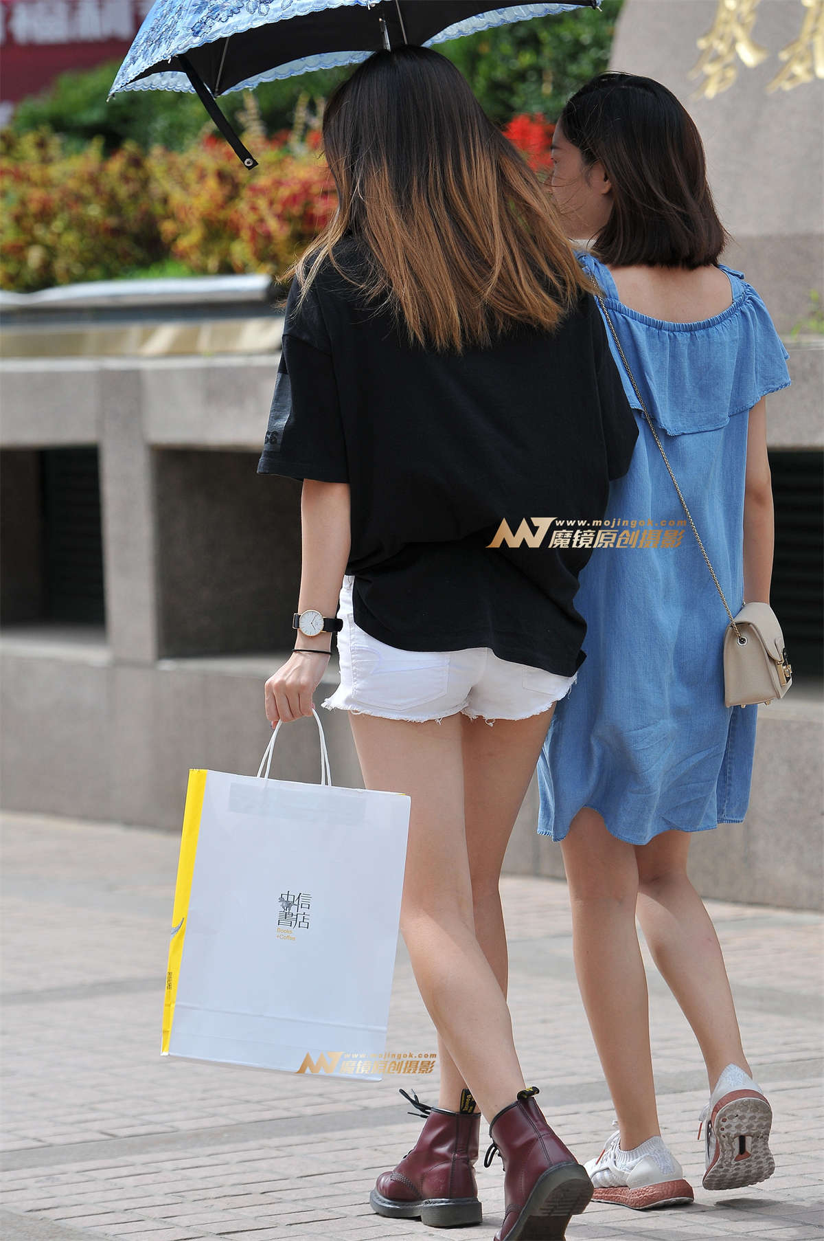 图片[2]-白色热裤长腿妹子-日更街拍