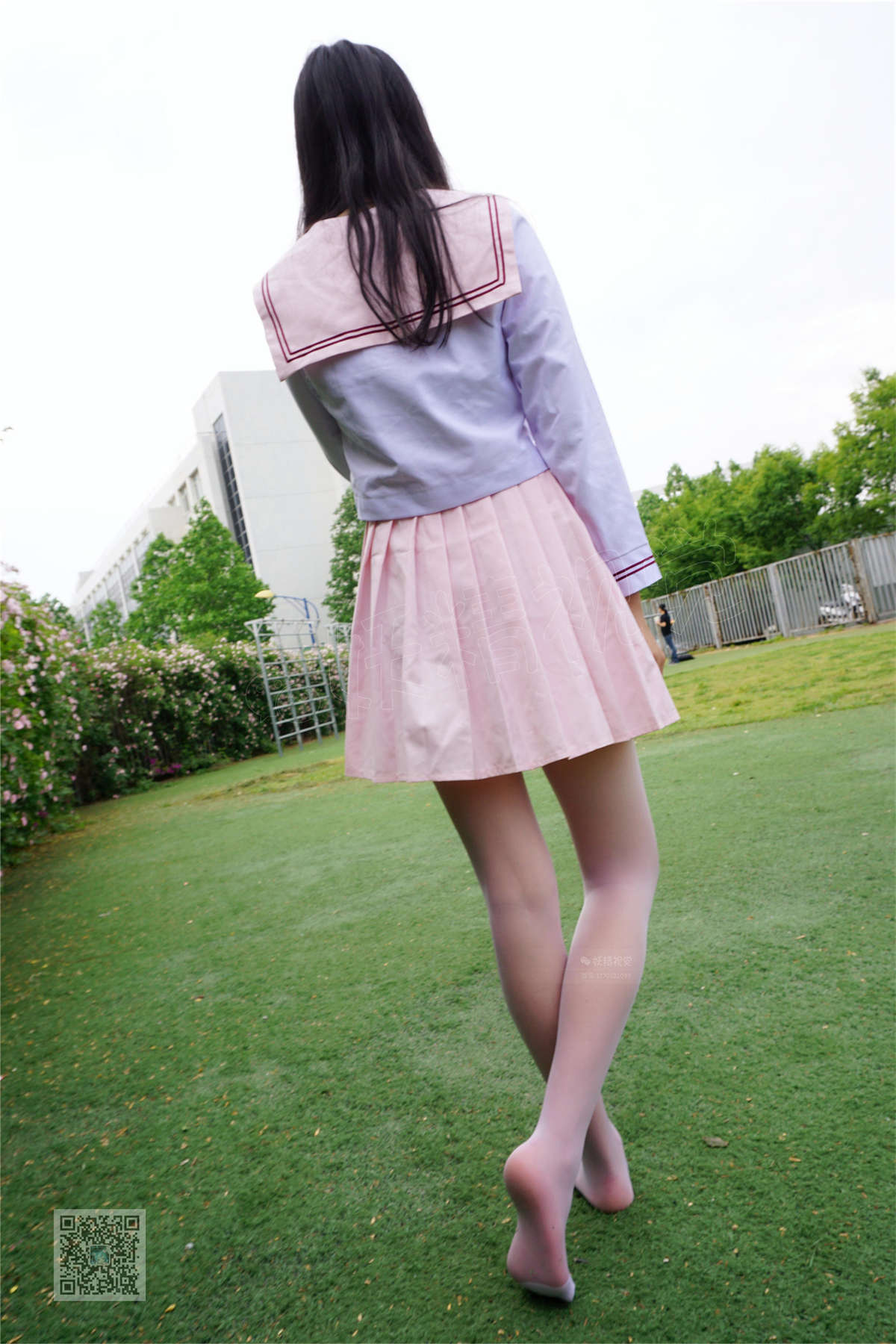 妖精视觉 NO.060 甜甜 运动场的白丝袜-日更街拍