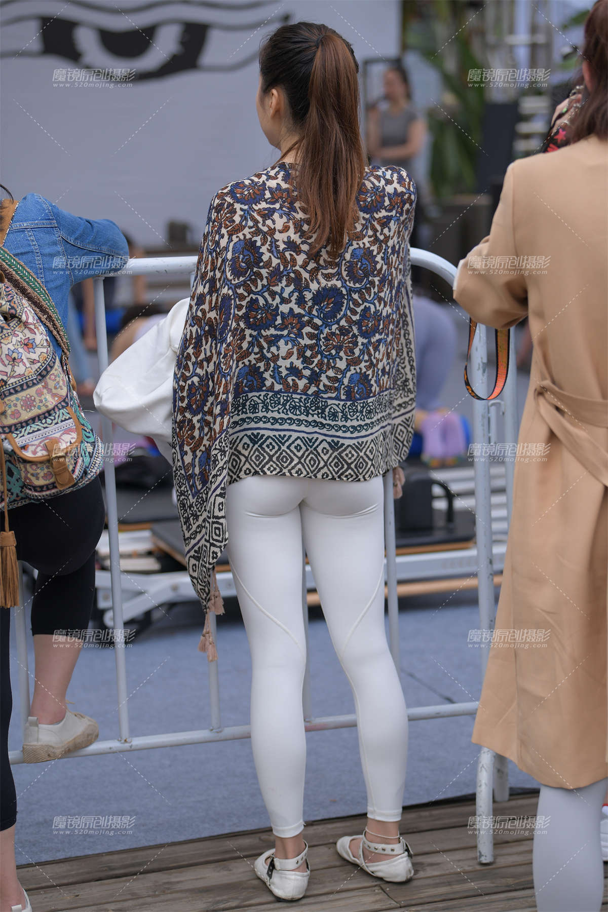 图片[2]-雨中的百合-日更街拍