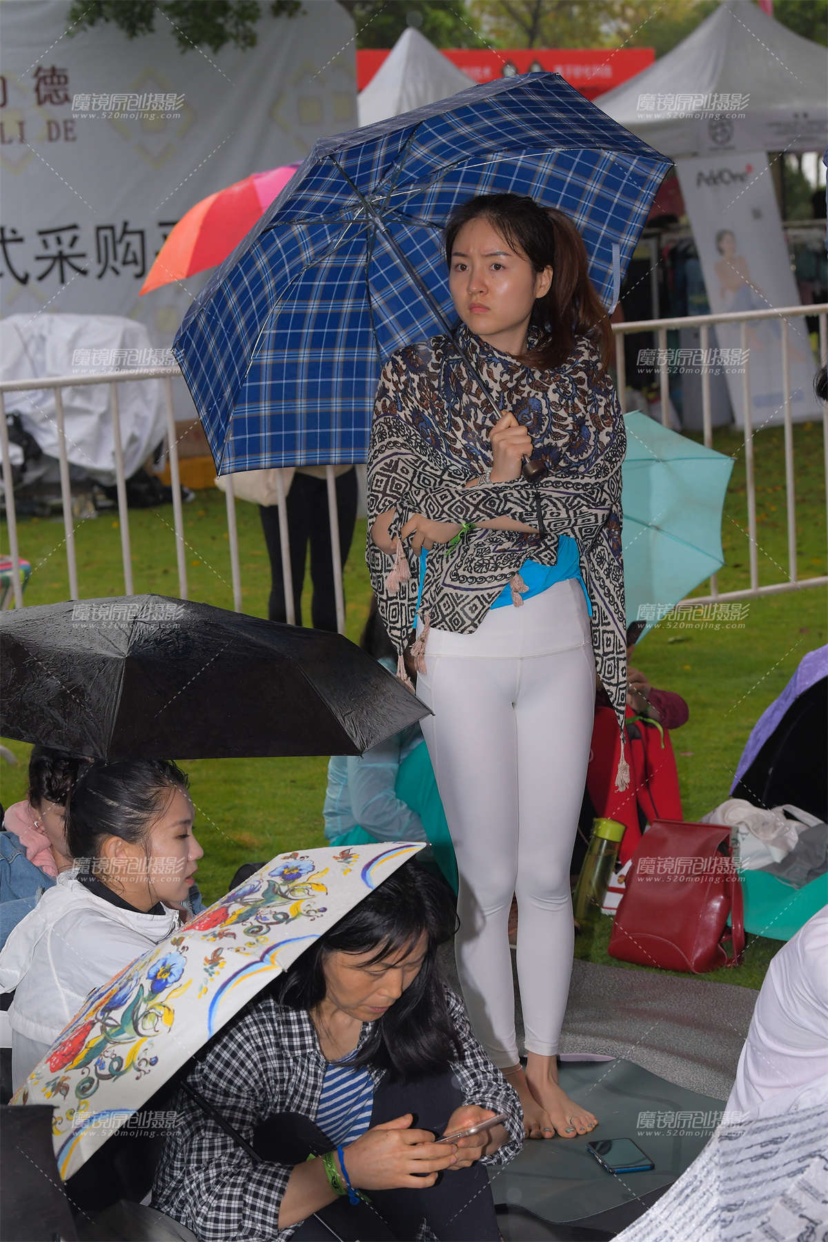 雨中的百合-日更街拍