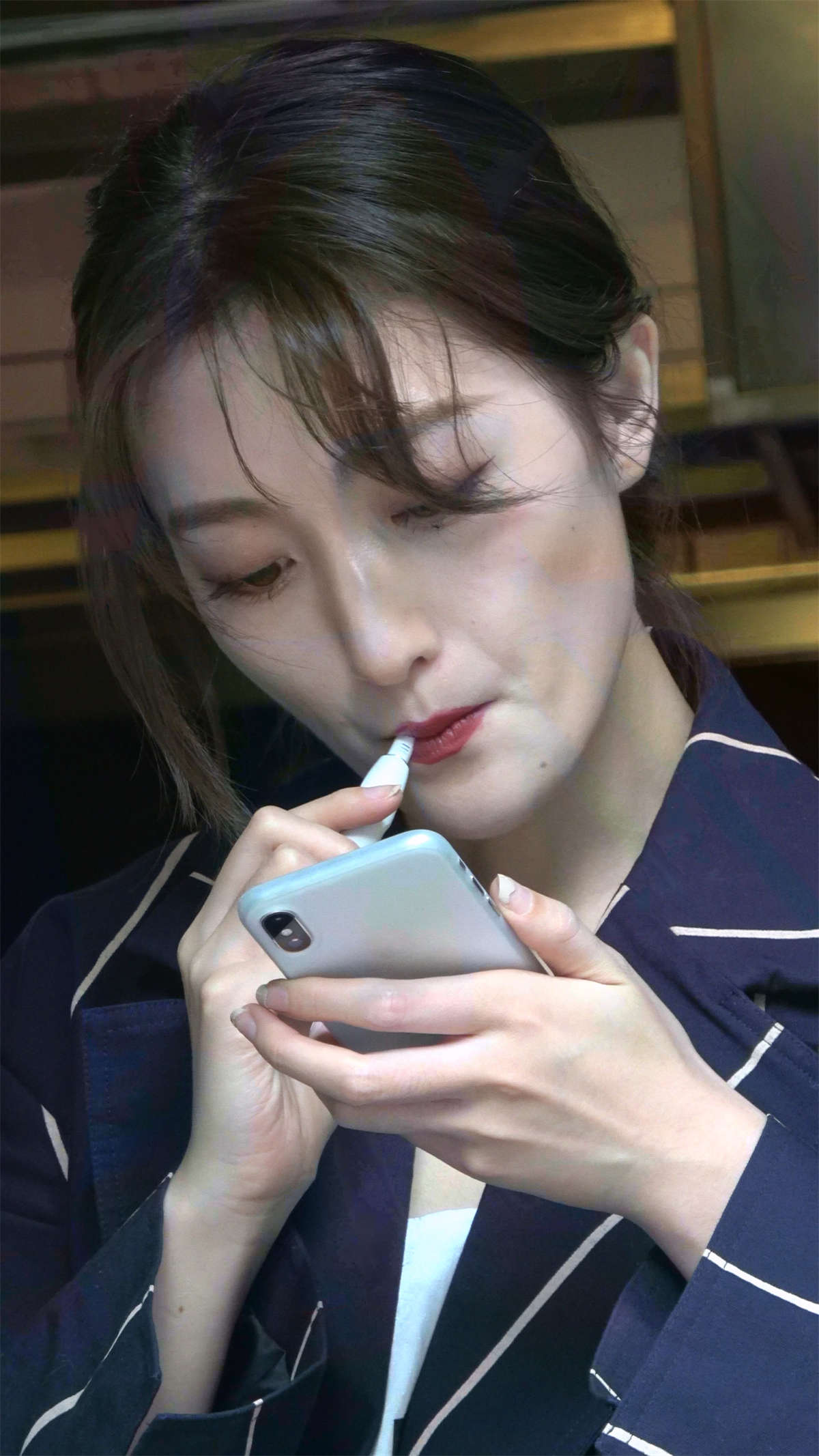 气质美腿美女这算是瓜子脸吗-日更街拍