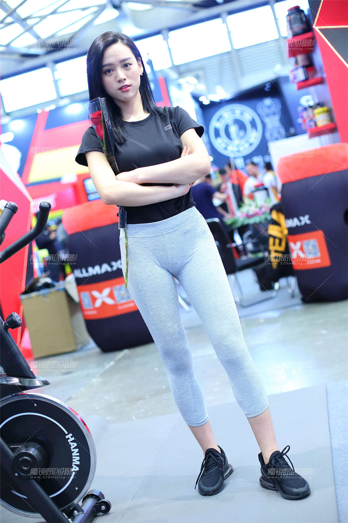 【Mark赛帖】手持玫瑰的邻家小妹-日更街拍