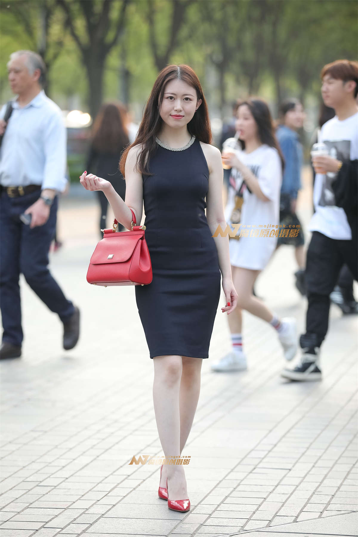 【凯恩赛帖】黑色包臀裙红色高跟-日更街拍