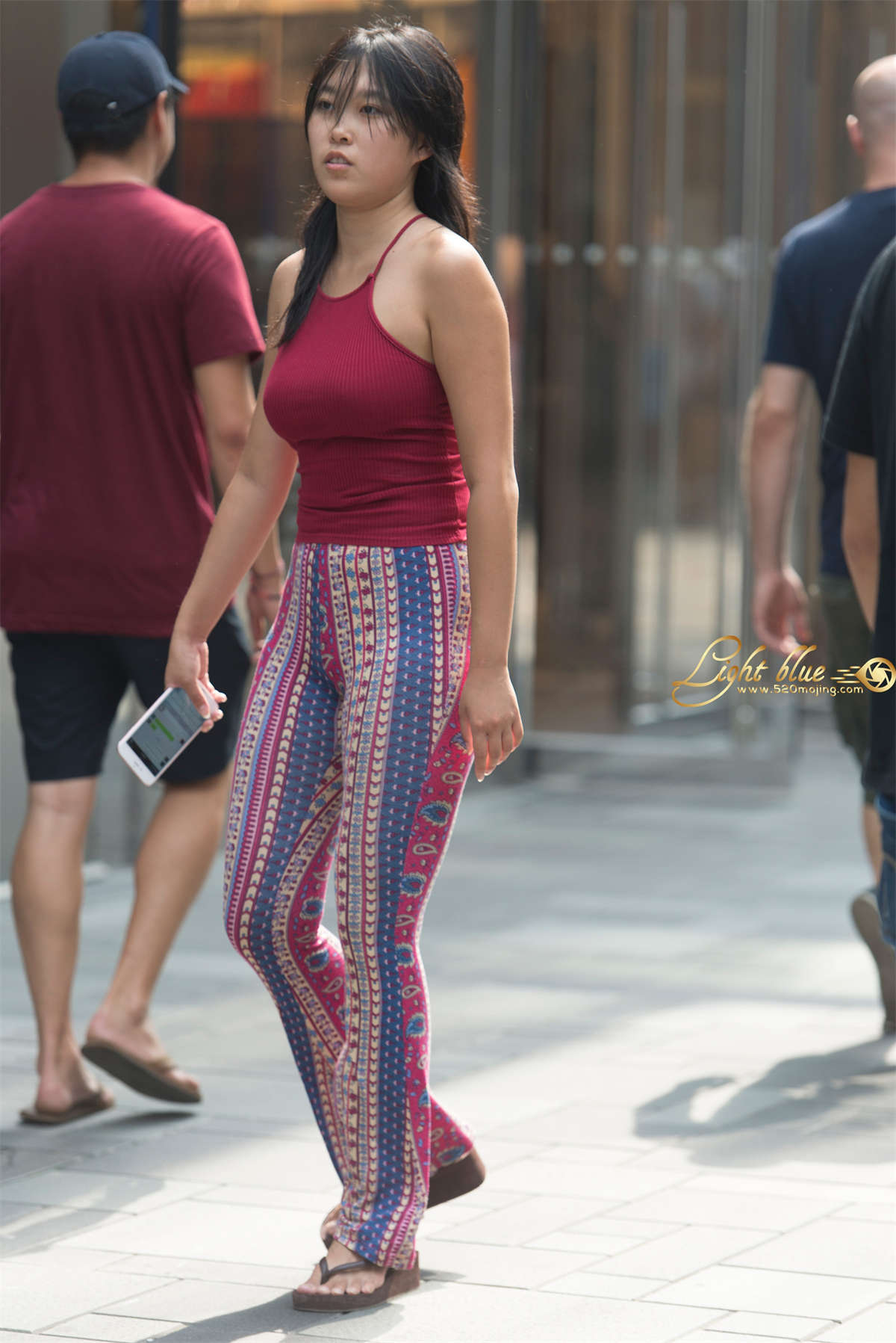 紧身蛇皮纹喇叭裤-日更街拍